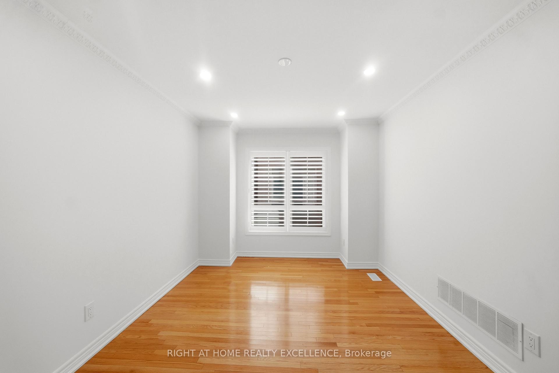 Photo 9 of Unit Main & Upper Level, 16 Whitford Court, Brampton, Sandringham-Wellington — HOMEH