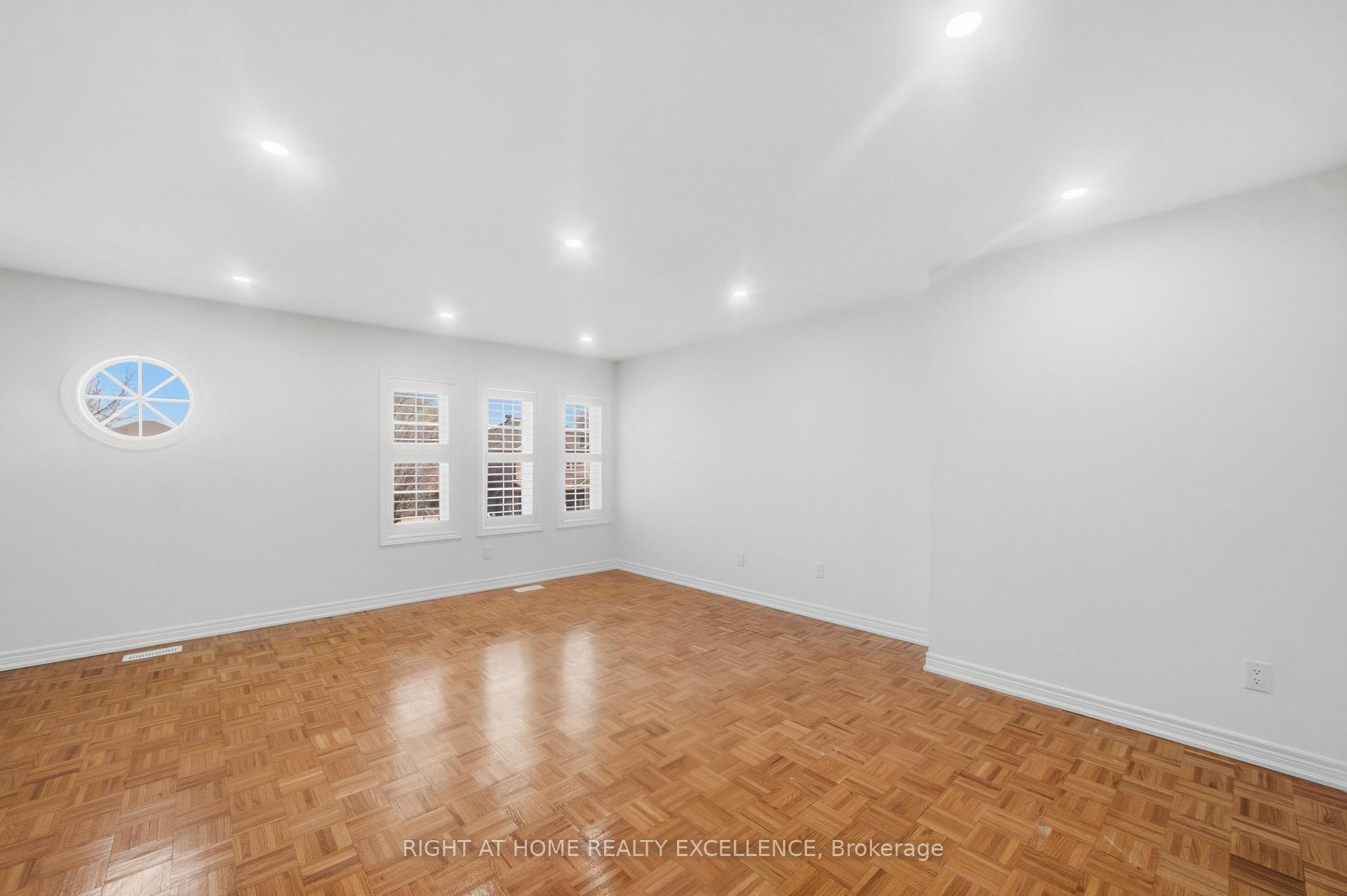 Photo 16 of Unit Main & Upper Level, 16 Whitford Court, Brampton, Sandringham-Wellington — HOMEH