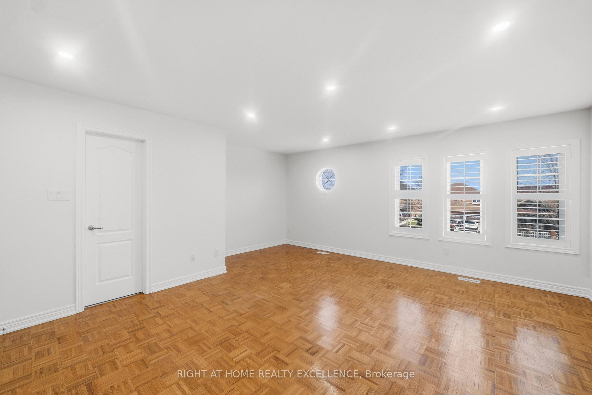Photo 17 of Unit Main & Upper Level, 16 Whitford Court, Brampton, Sandringham-Wellington — HOMEH