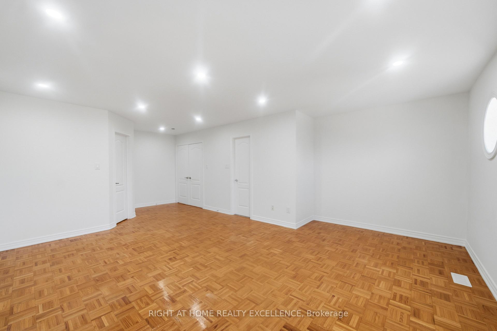Photo 18 of Unit Main & Upper Level, 16 Whitford Court, Brampton, Sandringham-Wellington — HOMEH
