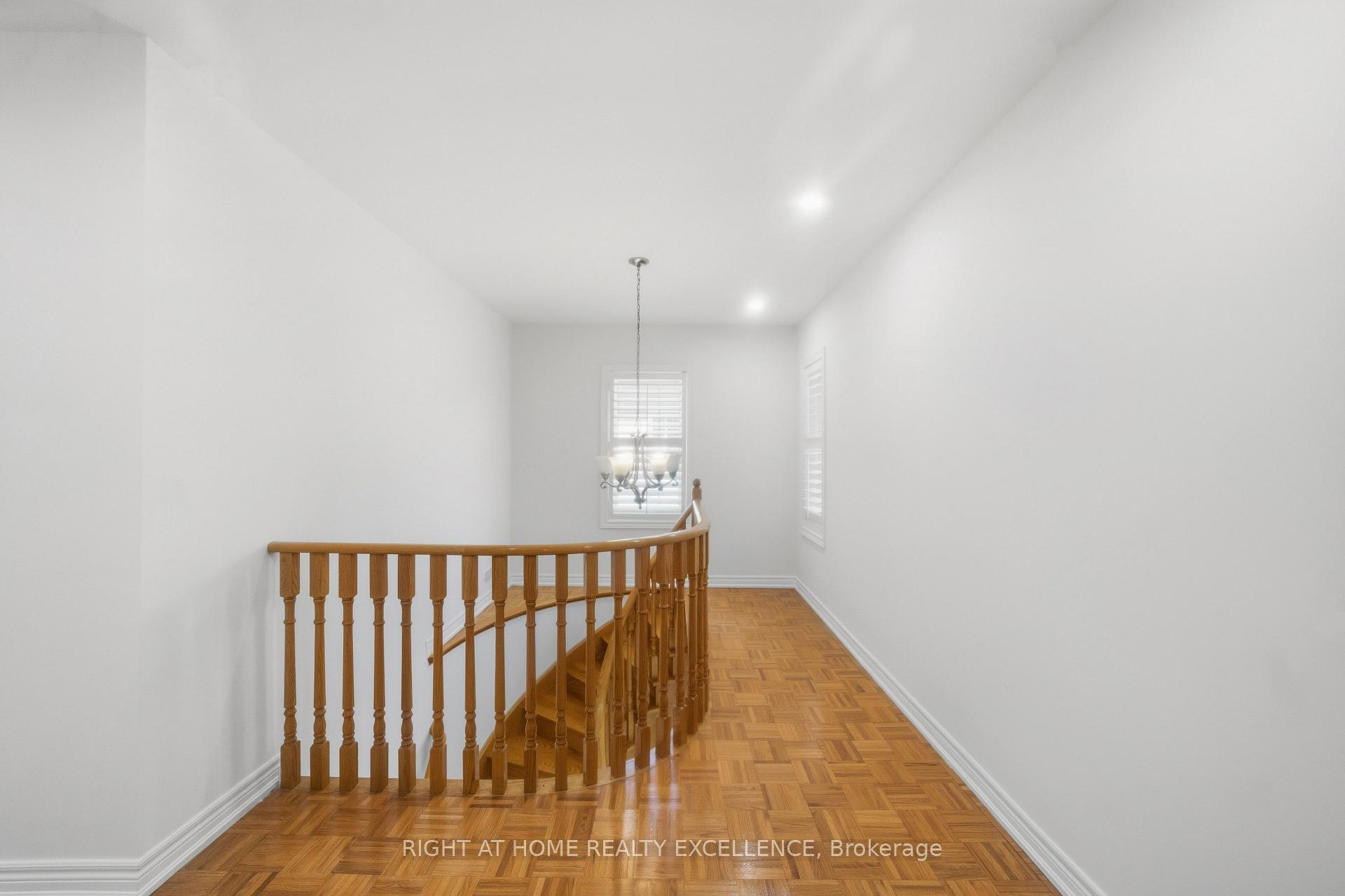 Photo 19 of Unit Main & Upper Level, 16 Whitford Court, Brampton, Sandringham-Wellington — HOMEH