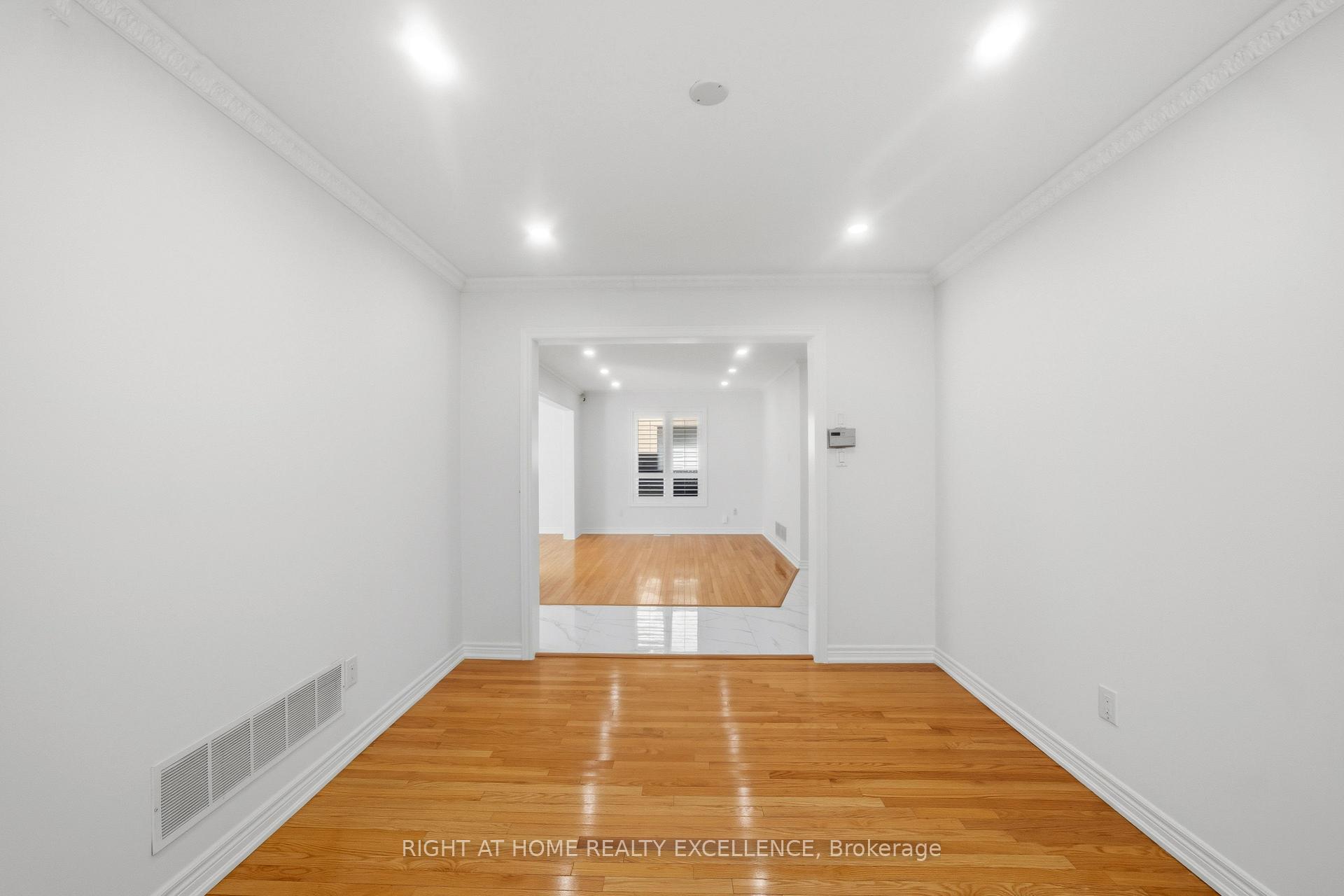 Photo 22 of Unit Main & Upper Level, 16 Whitford Court, Brampton, Sandringham-Wellington — HOMEH