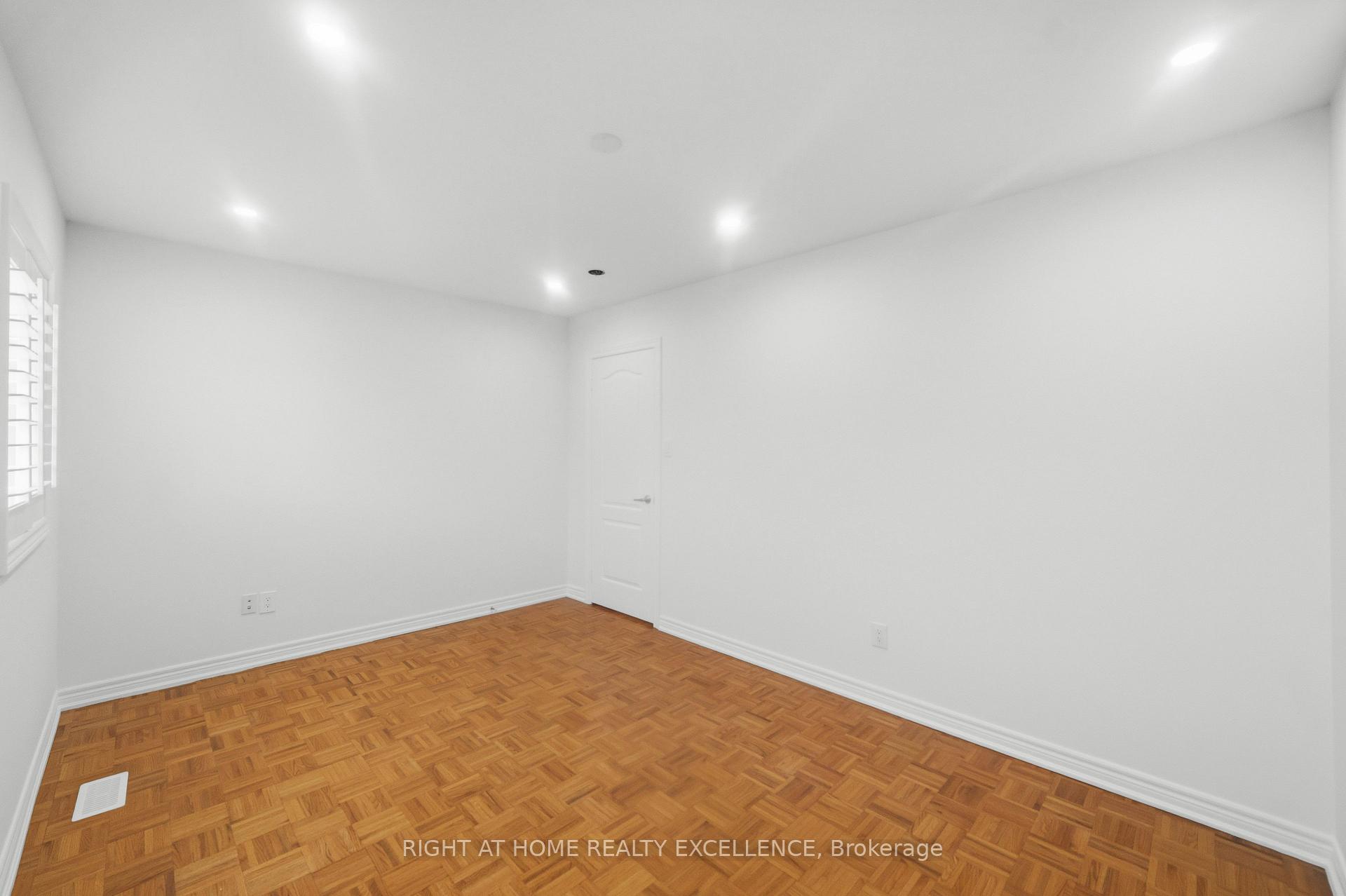 Photo 30 of Unit Main & Upper Level, 16 Whitford Court, Brampton, Sandringham-Wellington — HOMEH