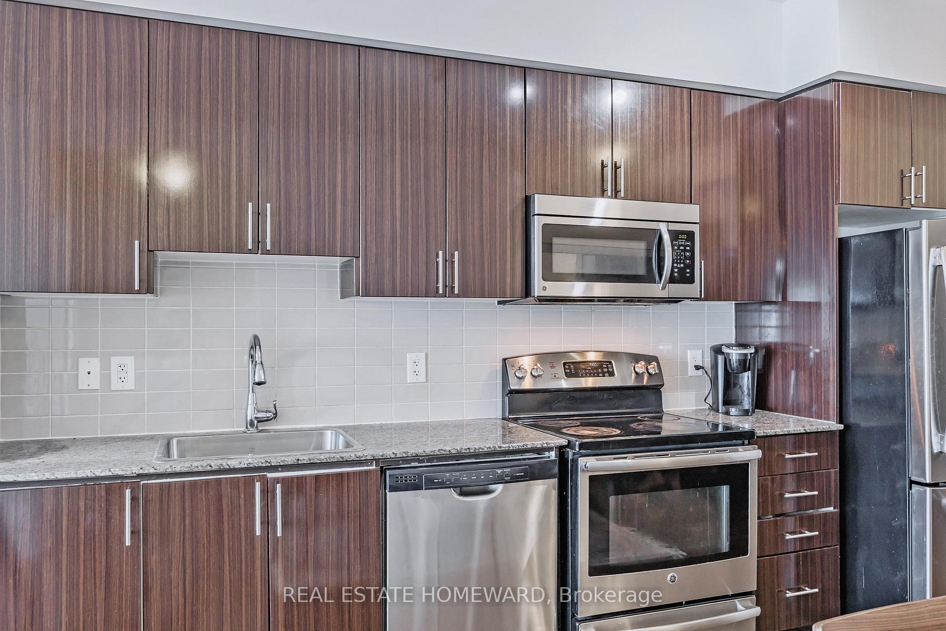 Photo 13 of Unit 2430, 7161 Yonge Street, Markham, Thornhill — HOMEH
