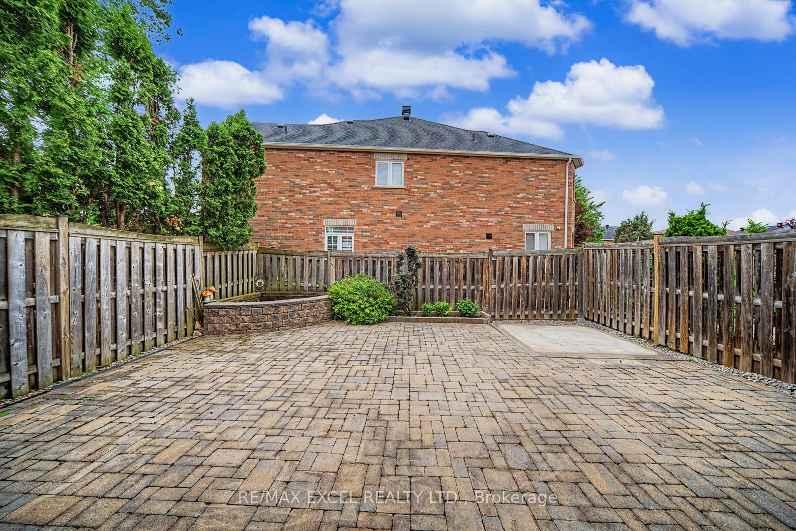 Photo 33 of 40 Outlook Terrace Drive, Markham, Greensborough — HOMEH