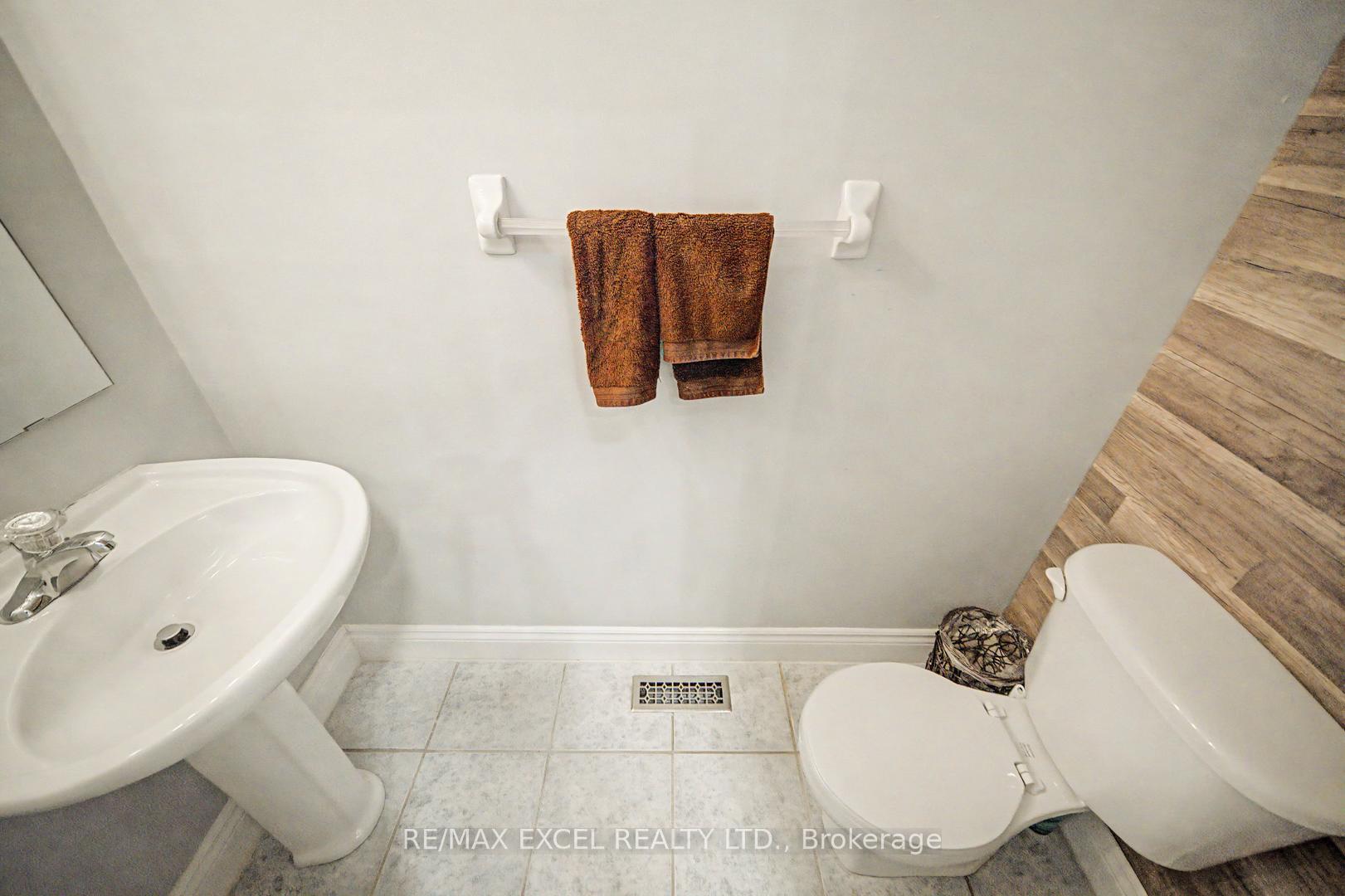 Photo 34 of 40 Outlook Terrace Drive, Markham, Greensborough — HOMEH