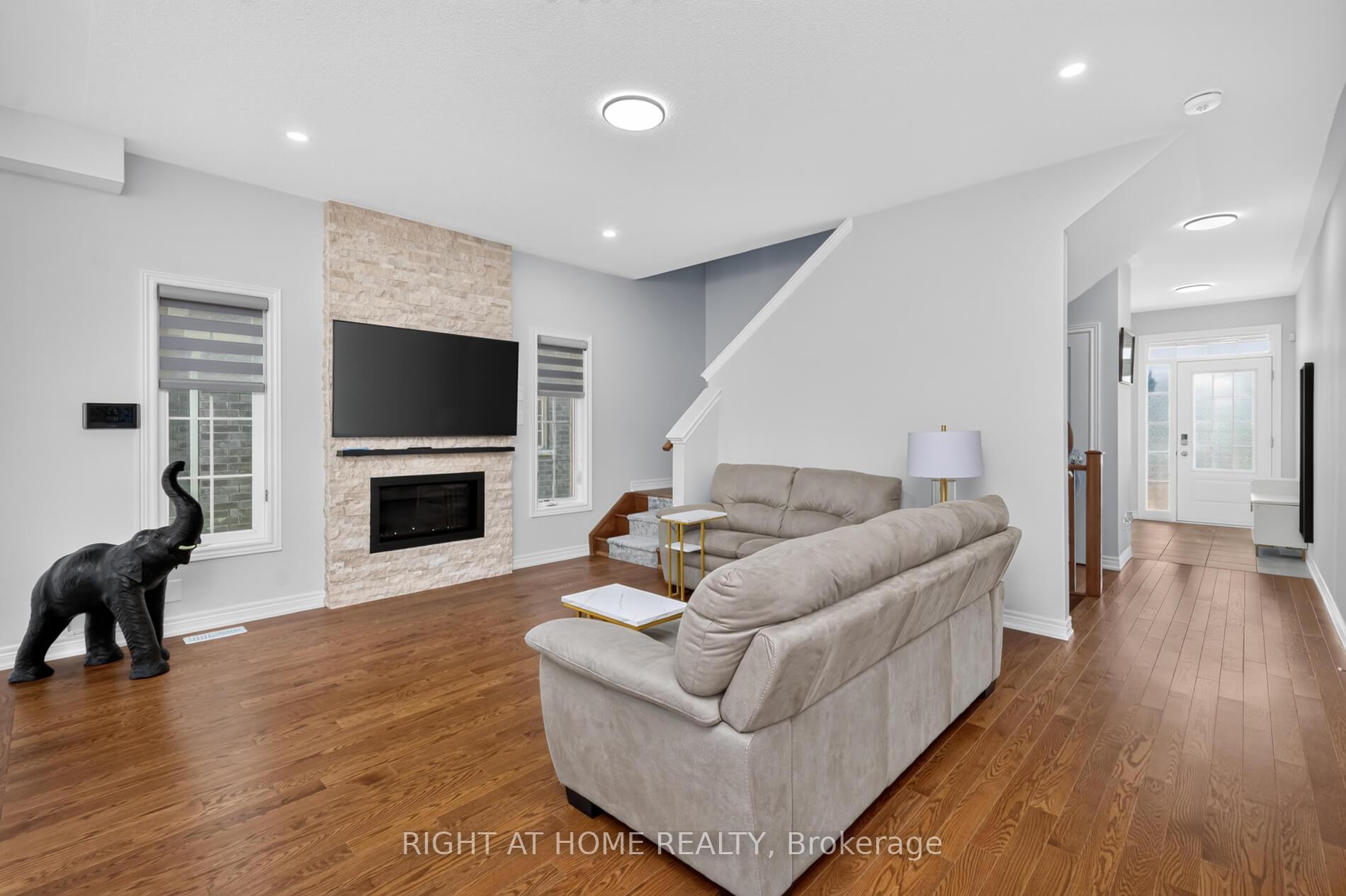 Photo 15 of 9 Tea Rose Drive, Brampton, Sandringham-Wellington — HOMEH