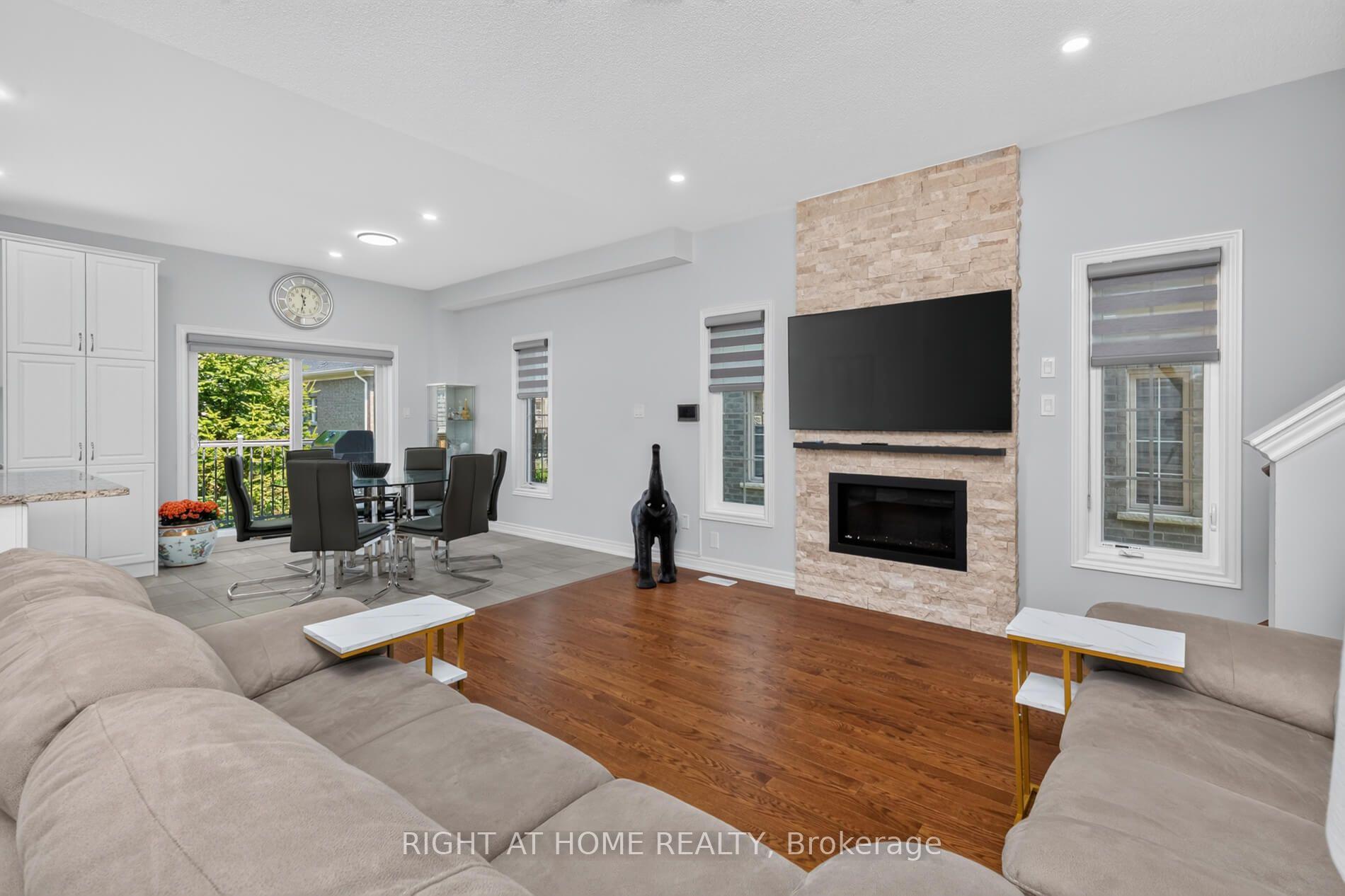Photo 19 of 9 Tea Rose Drive, Brampton, Sandringham-Wellington — HOMEH