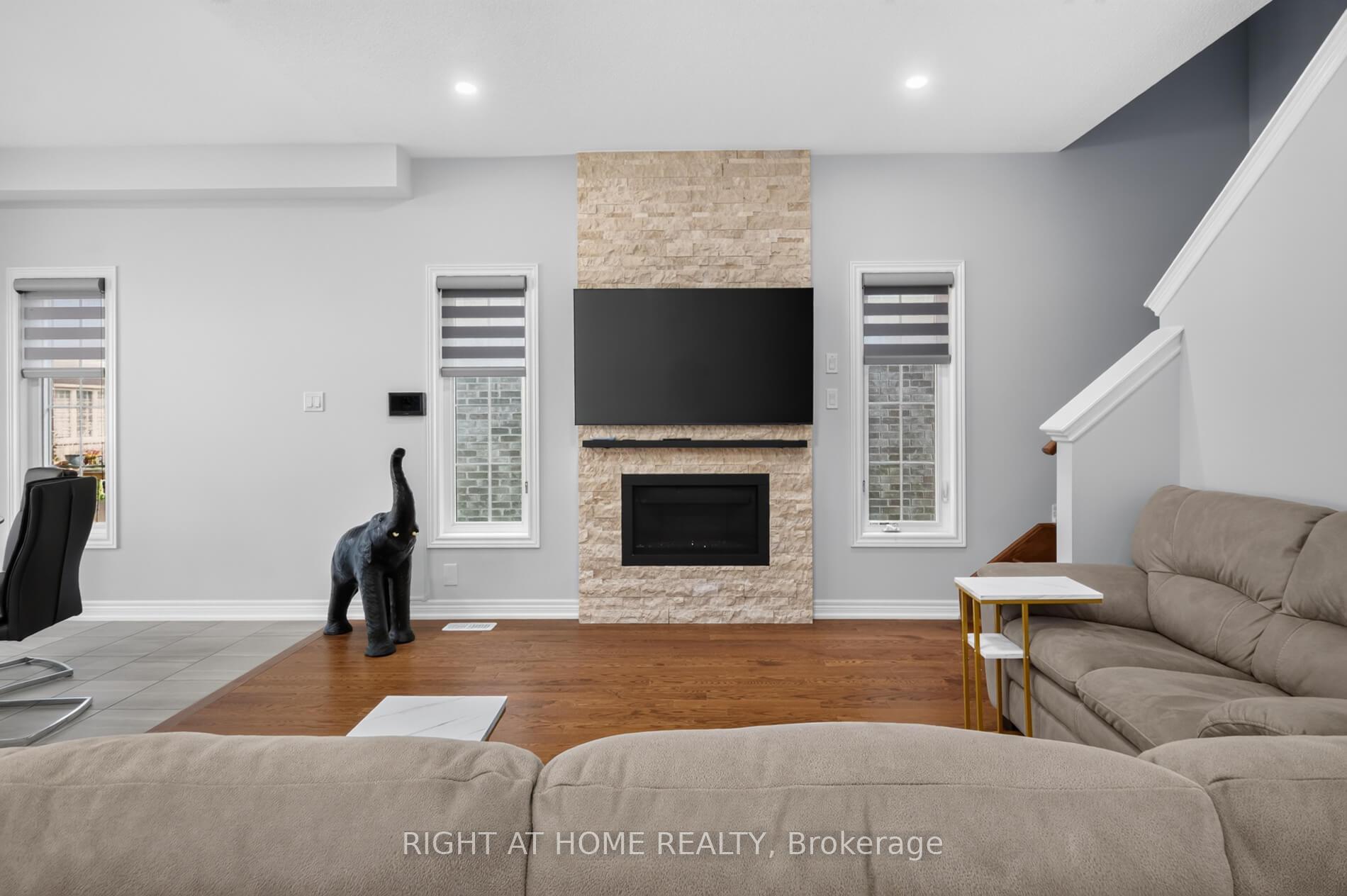 Photo 21 of 9 Tea Rose Drive, Brampton, Sandringham-Wellington — HOMEH