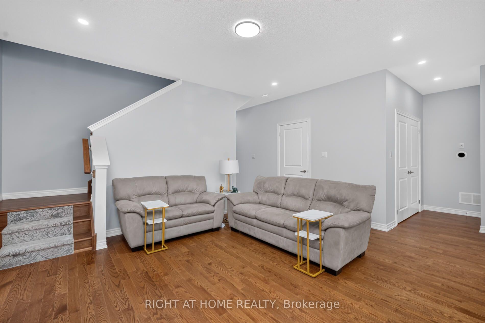 Photo 23 of 9 Tea Rose Drive, Brampton, Sandringham-Wellington — HOMEH
