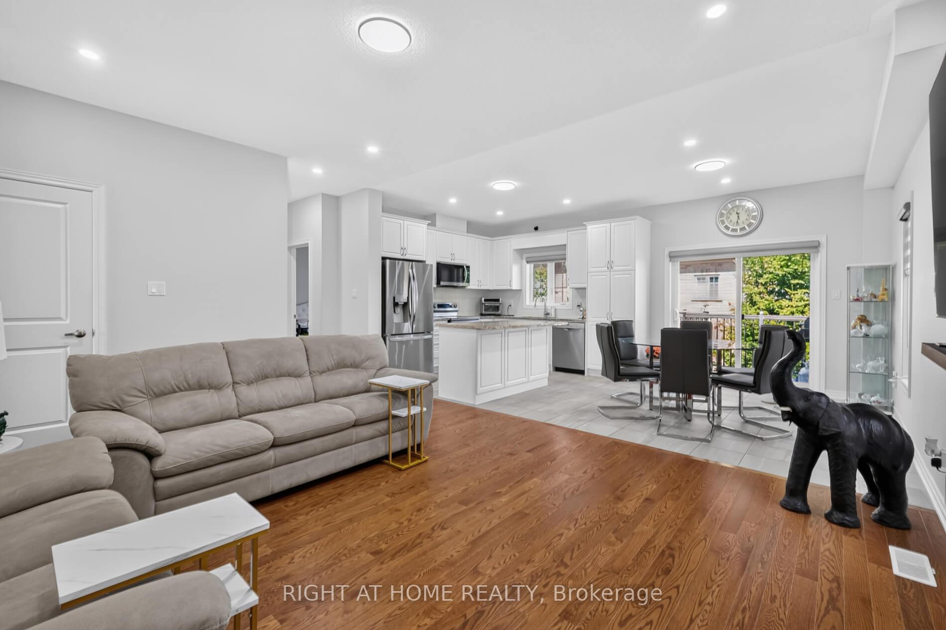 Photo 25 of 9 Tea Rose Drive, Brampton, Sandringham-Wellington — HOMEH