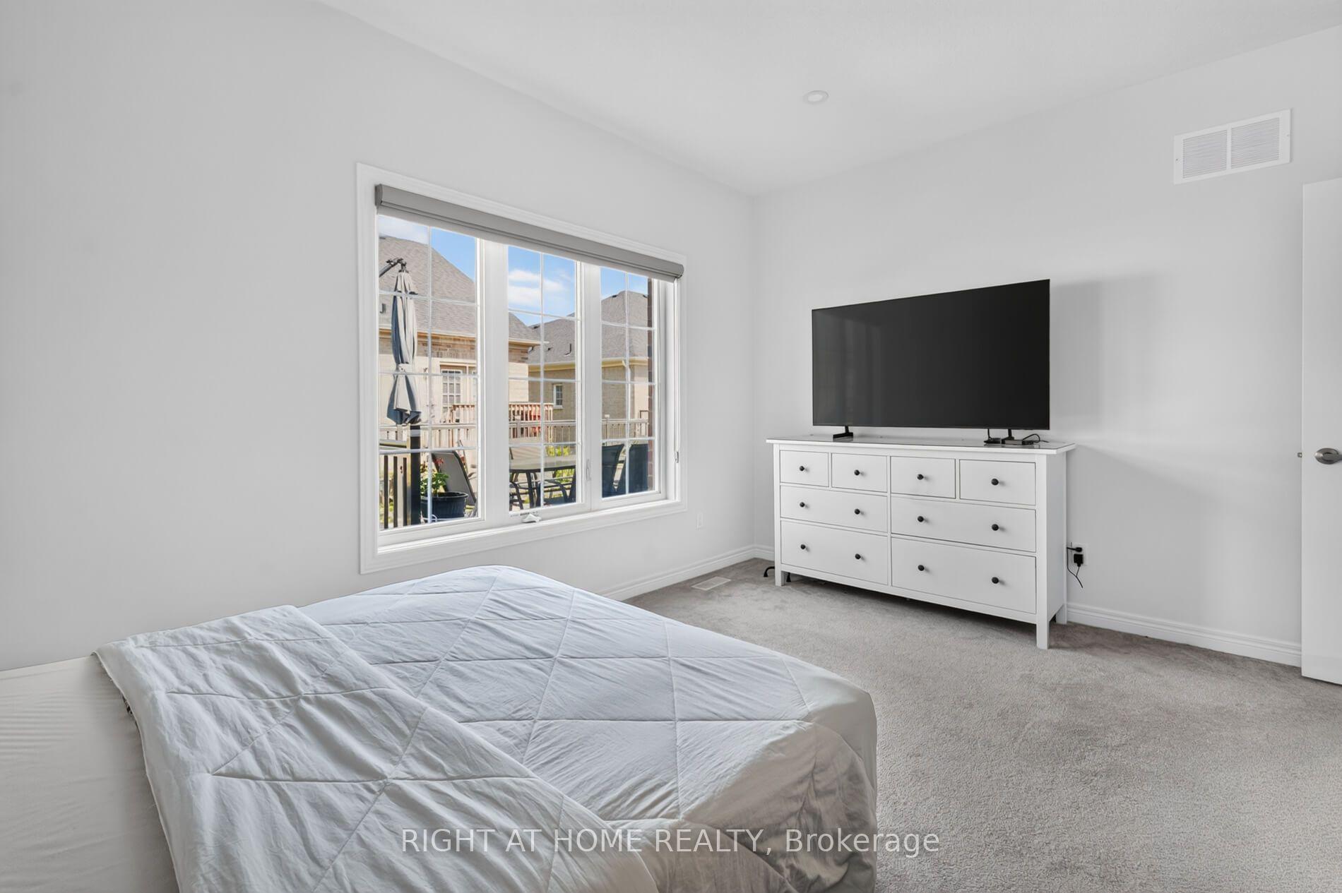 Photo 43 of 9 Tea Rose Drive, Brampton, Sandringham-Wellington — HOMEH