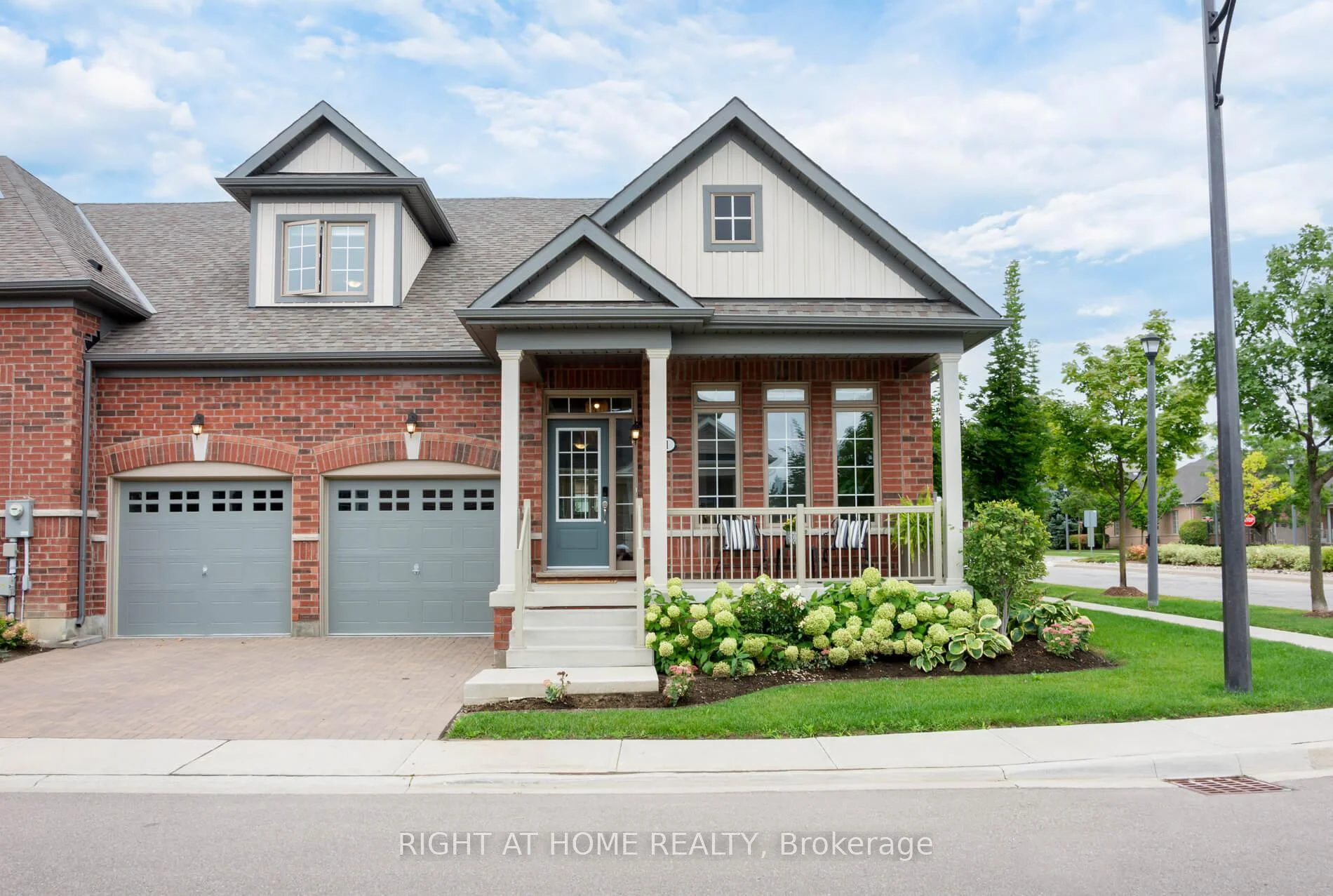 Photo 3 of 9 Tea Rose Drive, Brampton, Sandringham-Wellington — HOMEH