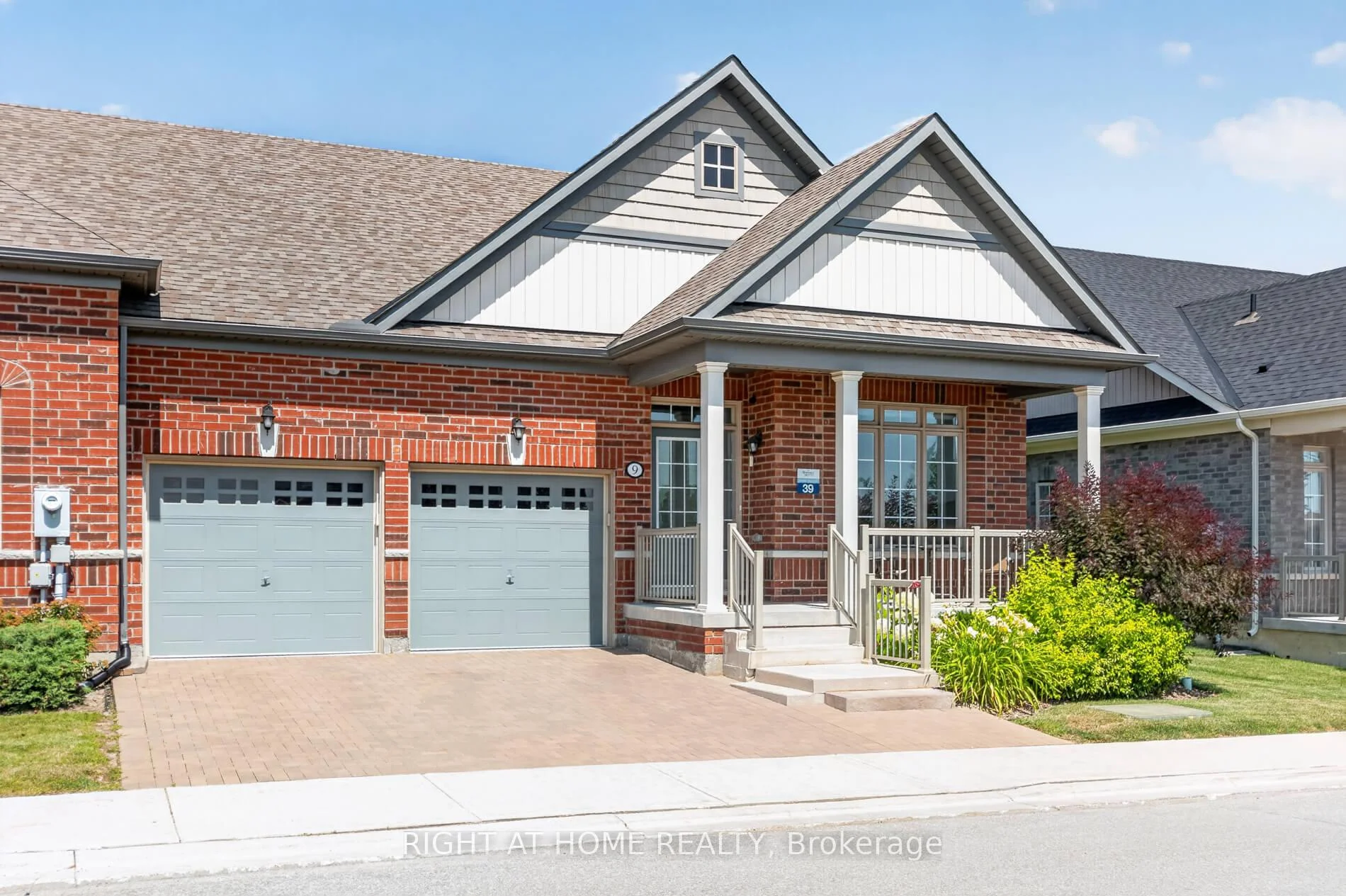 Photo 4 of 9 Tea Rose Drive, Brampton, Sandringham-Wellington — HOMEH