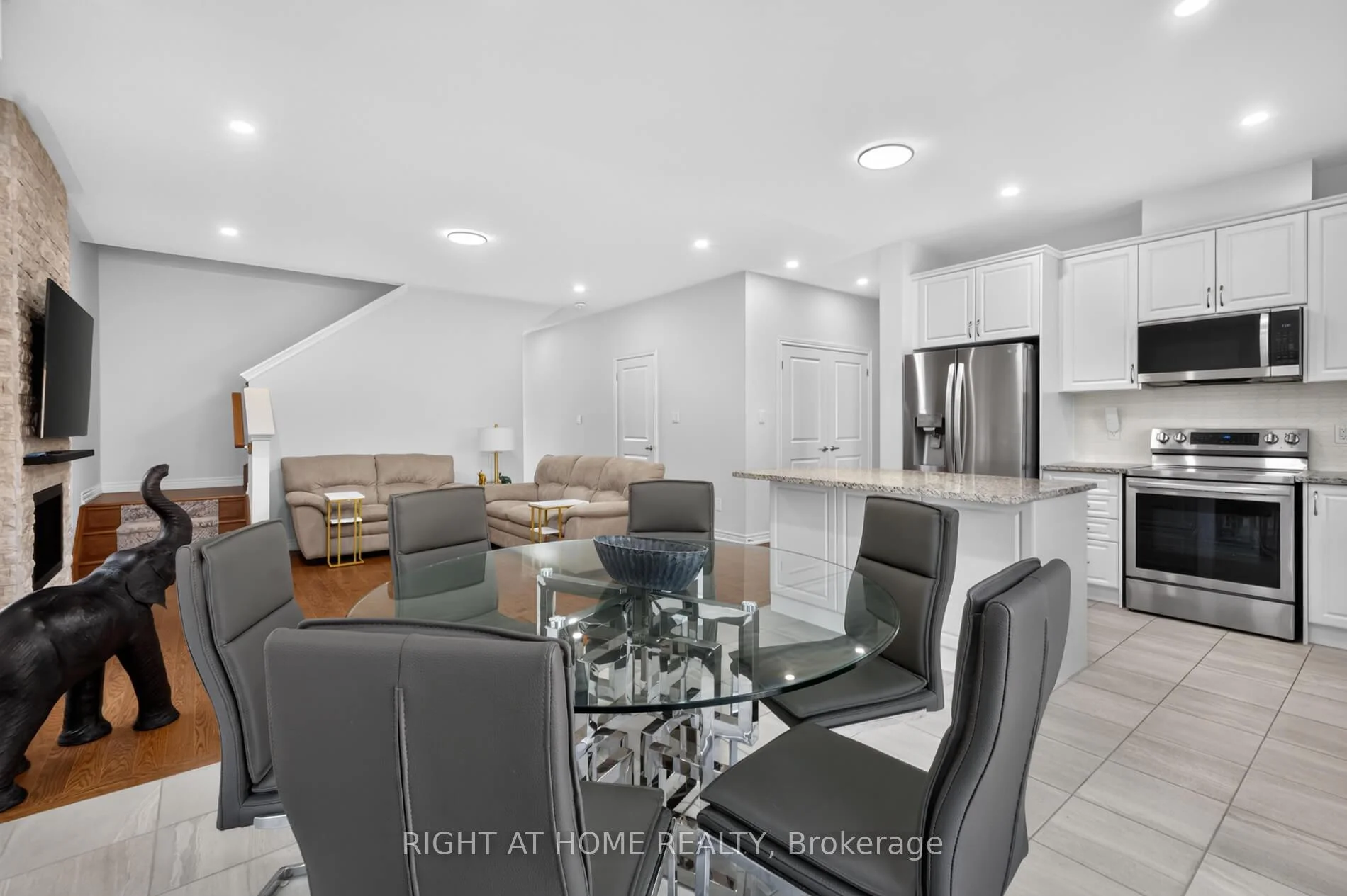 Photo 33 of 9 Tea Rose Drive, Brampton, Sandringham-Wellington — HOMEH