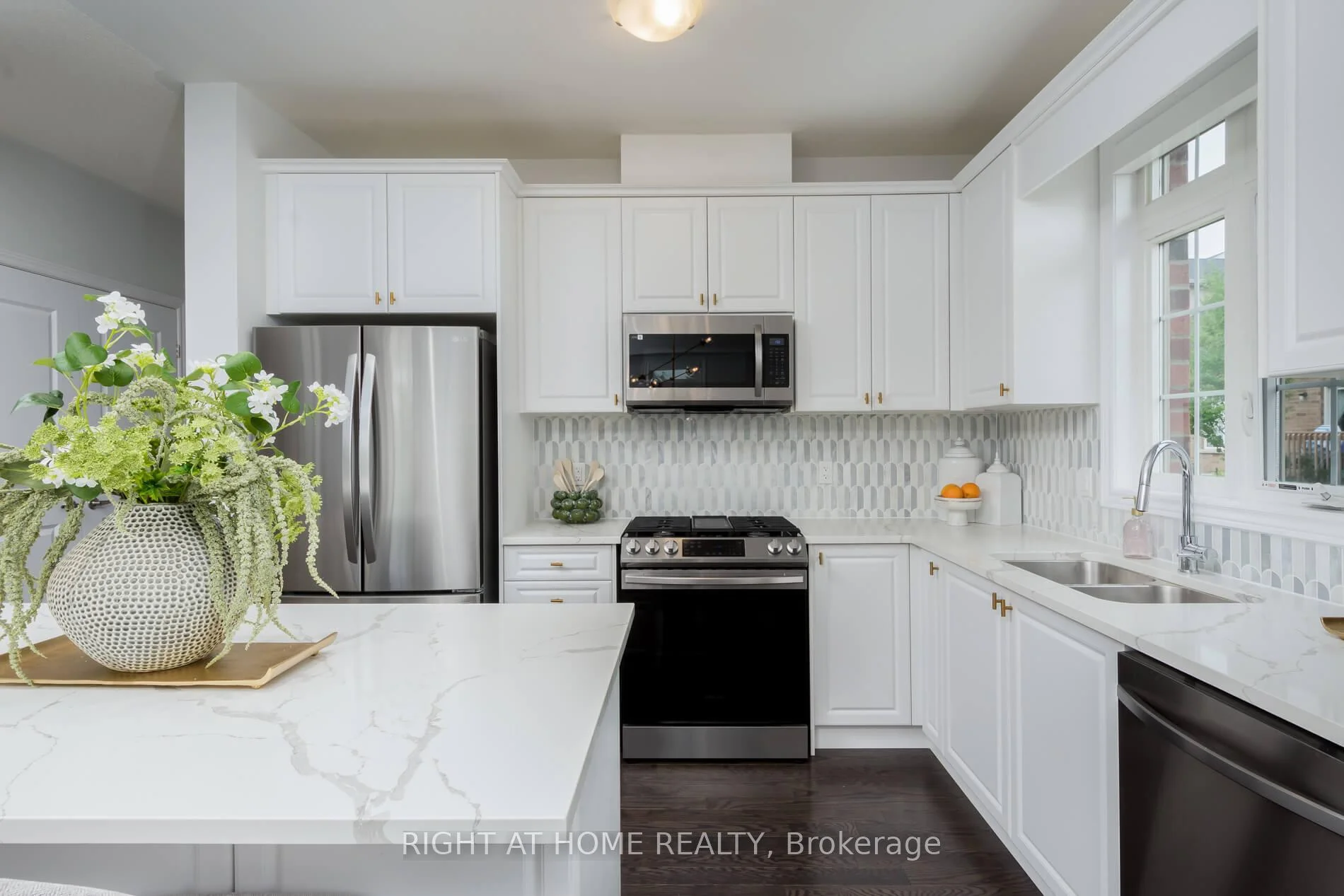 Photo 37 of 9 Tea Rose Drive, Brampton, Sandringham-Wellington — HOMEH