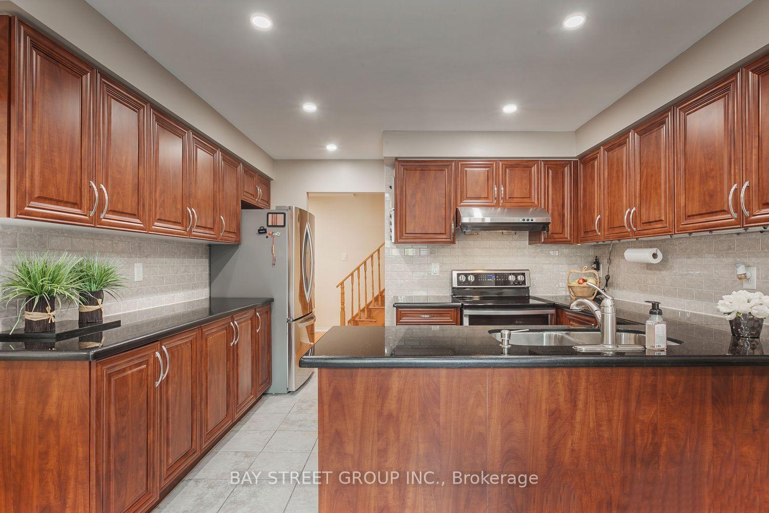 Photo 9 of 4882 Rosebush Road, Mississauga, East Credit — HOMEH