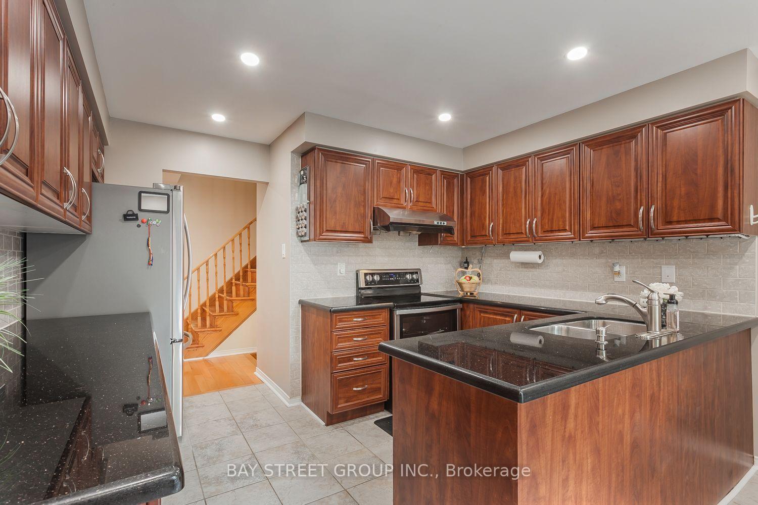 Photo 10 of 4882 Rosebush Road, Mississauga, East Credit — HOMEH