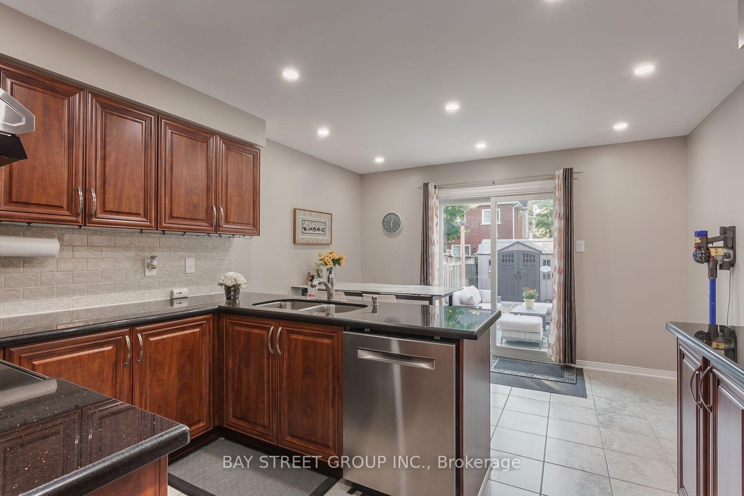 Photo 11 of 4882 Rosebush Road, Mississauga, East Credit — HOMEH