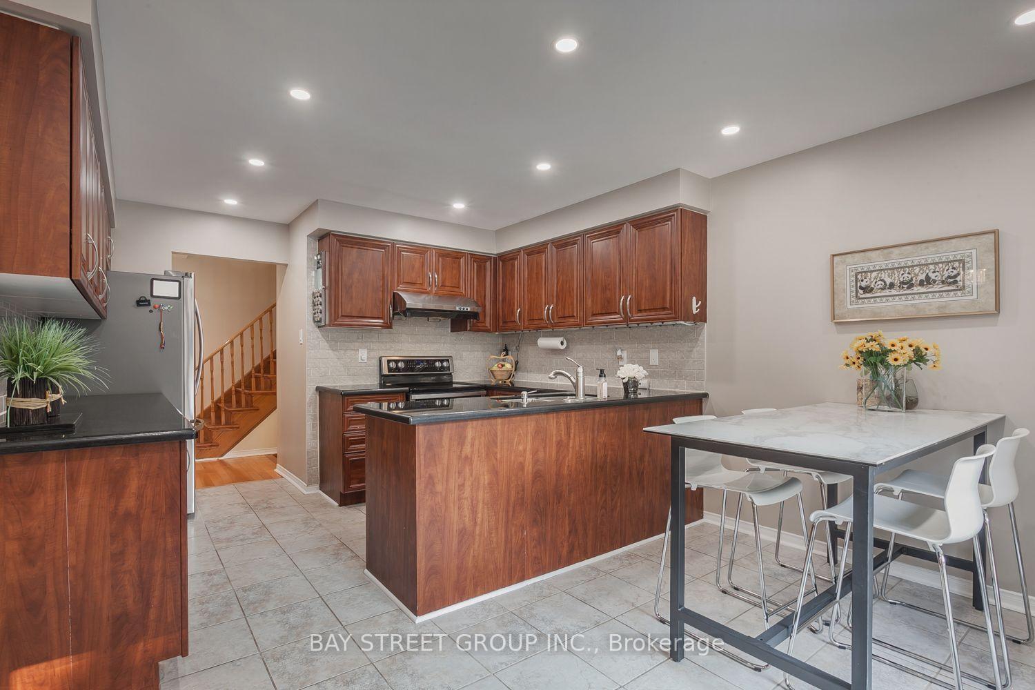 Photo 12 of 4882 Rosebush Road, Mississauga, East Credit — HOMEH