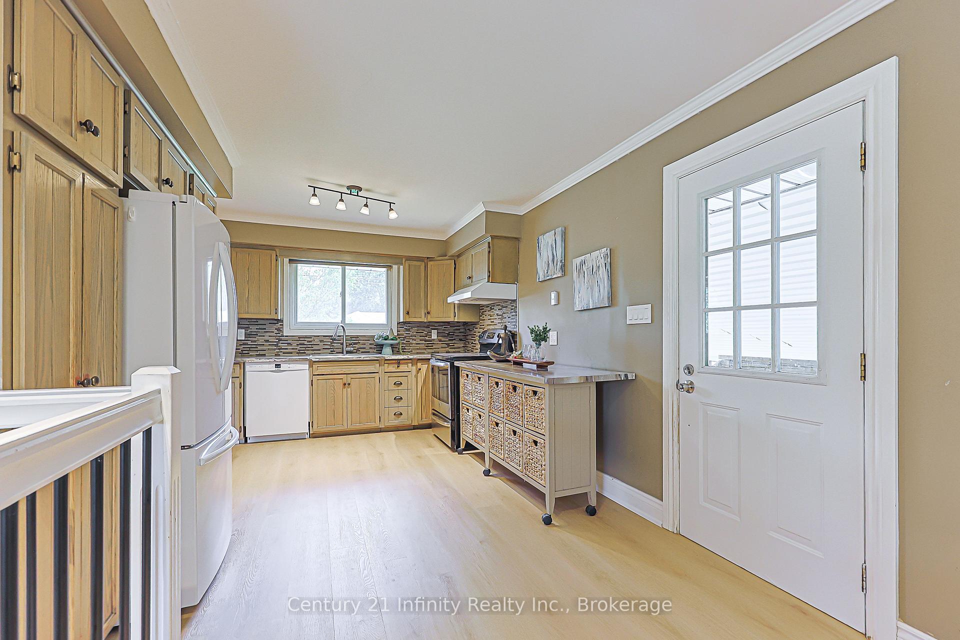 Photo 5 of 7 Robmar Street, Whitby, Brooklin — HOMEH