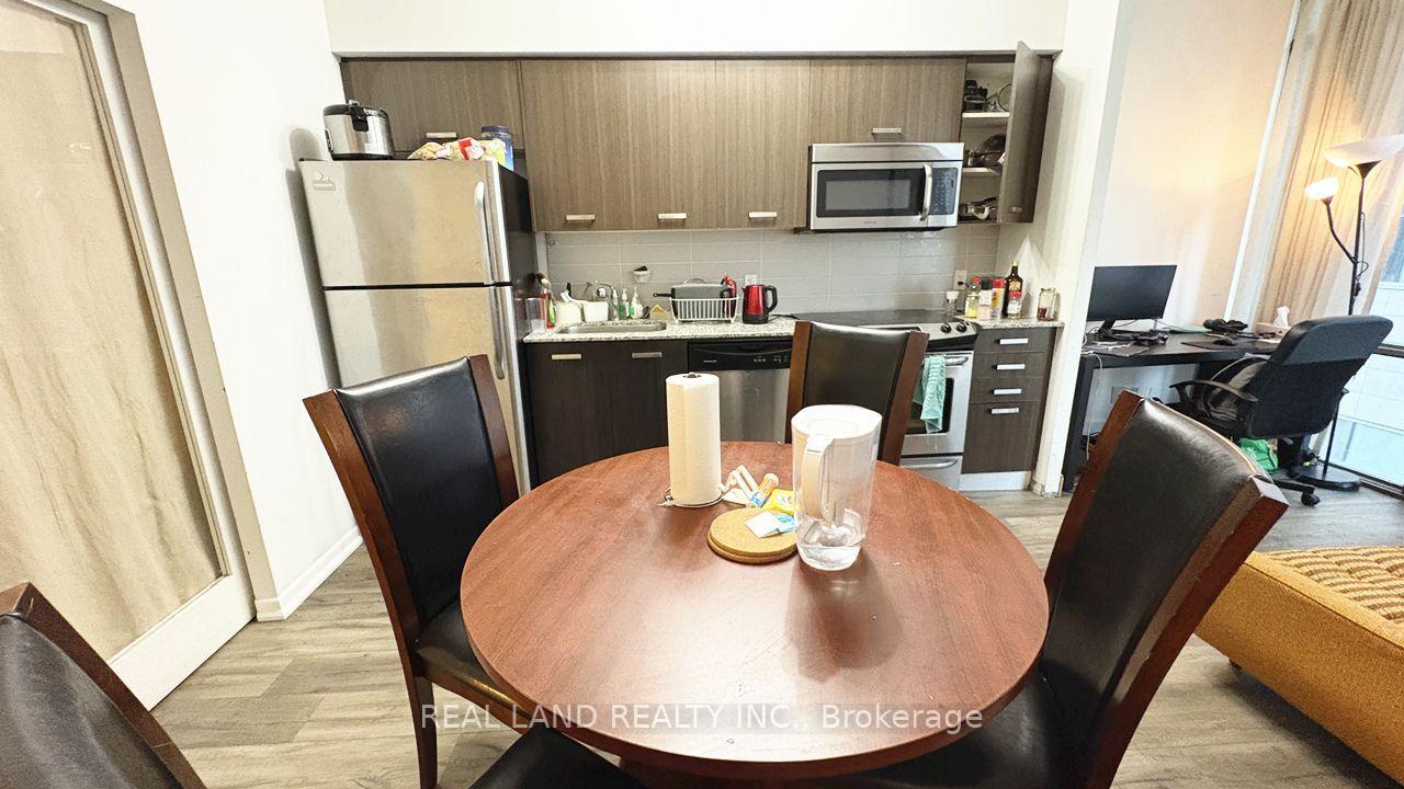Photo 5 of Unit 502, 832 Bay Street, Toronto, Bay Street Corridor — HOMEH
