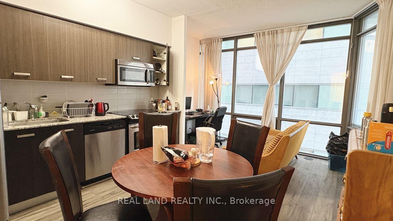 Photo 6 of Unit 502, 832 Bay Street, Toronto, Bay Street Corridor — HOMEH