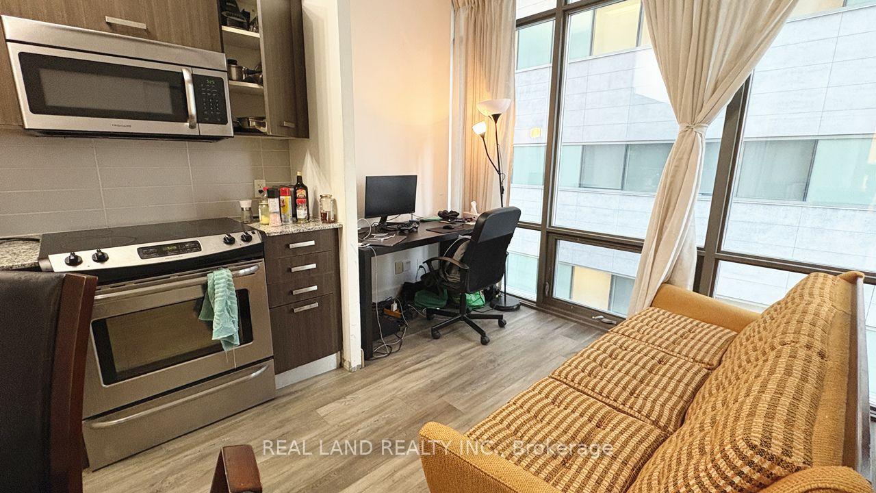 Photo 7 of Unit 502, 832 Bay Street, Toronto, Bay Street Corridor — HOMEH