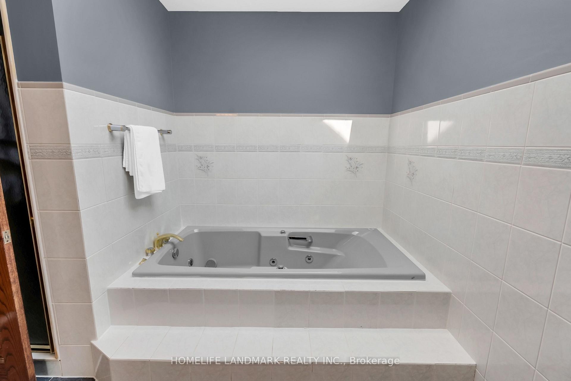 Photo 35 of 193 Codsell Avenue, North York, Bathurst Manor — HOMEH