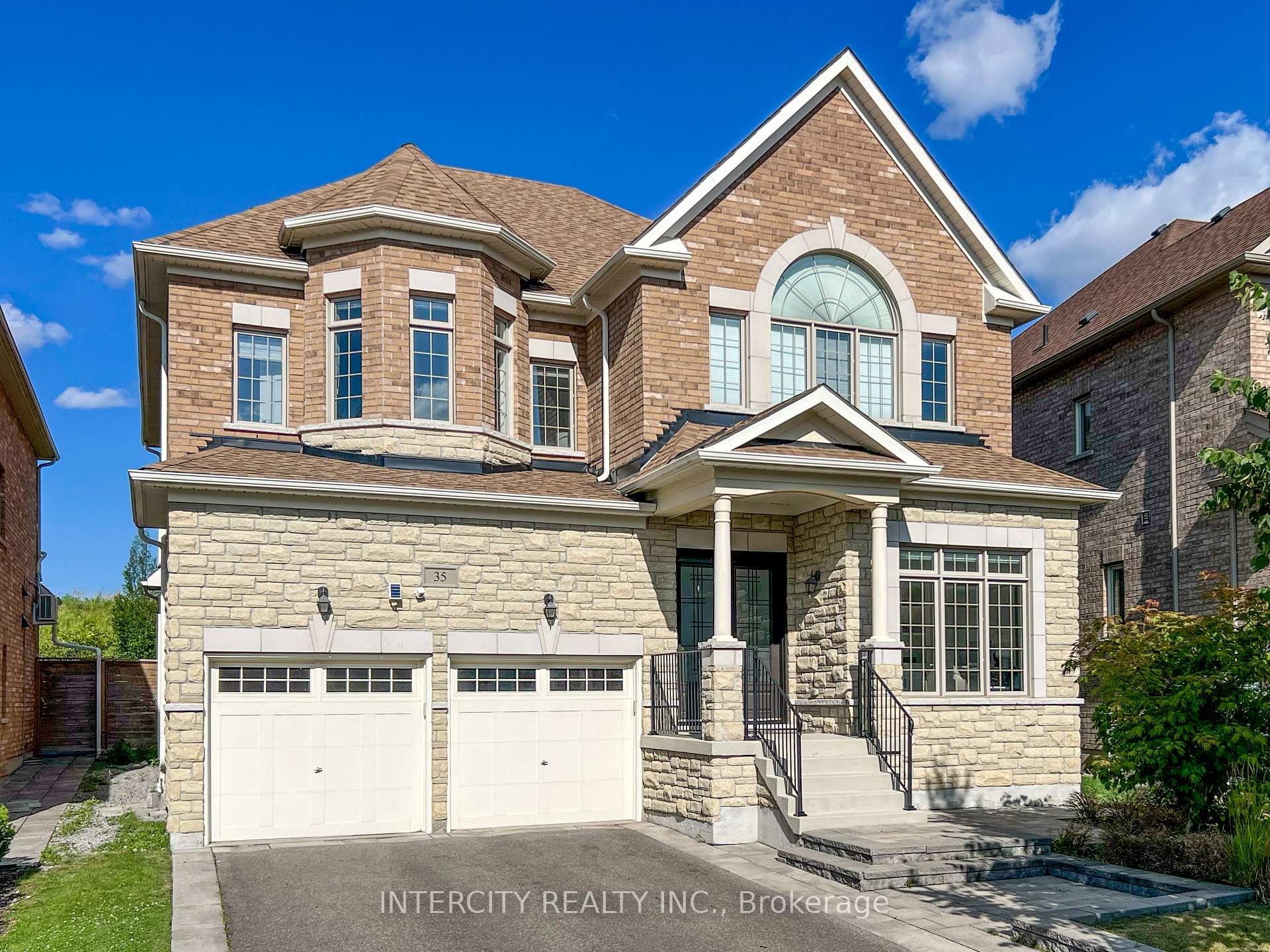 Photo 1 of 35 Cedarpoint Court, Vaughan, Patterson — HOMEH