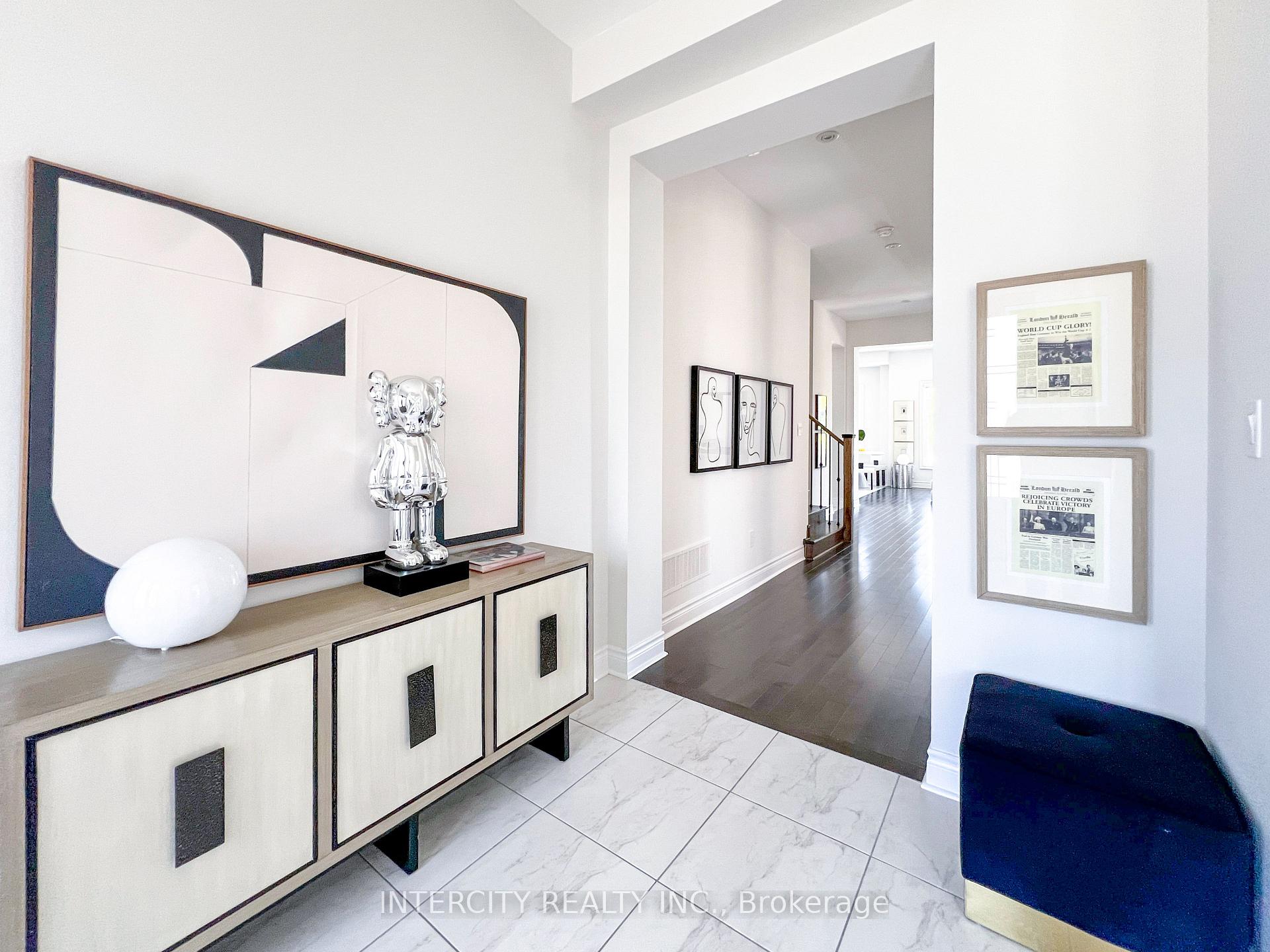 Photo 2 of 35 Cedarpoint Court, Vaughan, Patterson — HOMEH