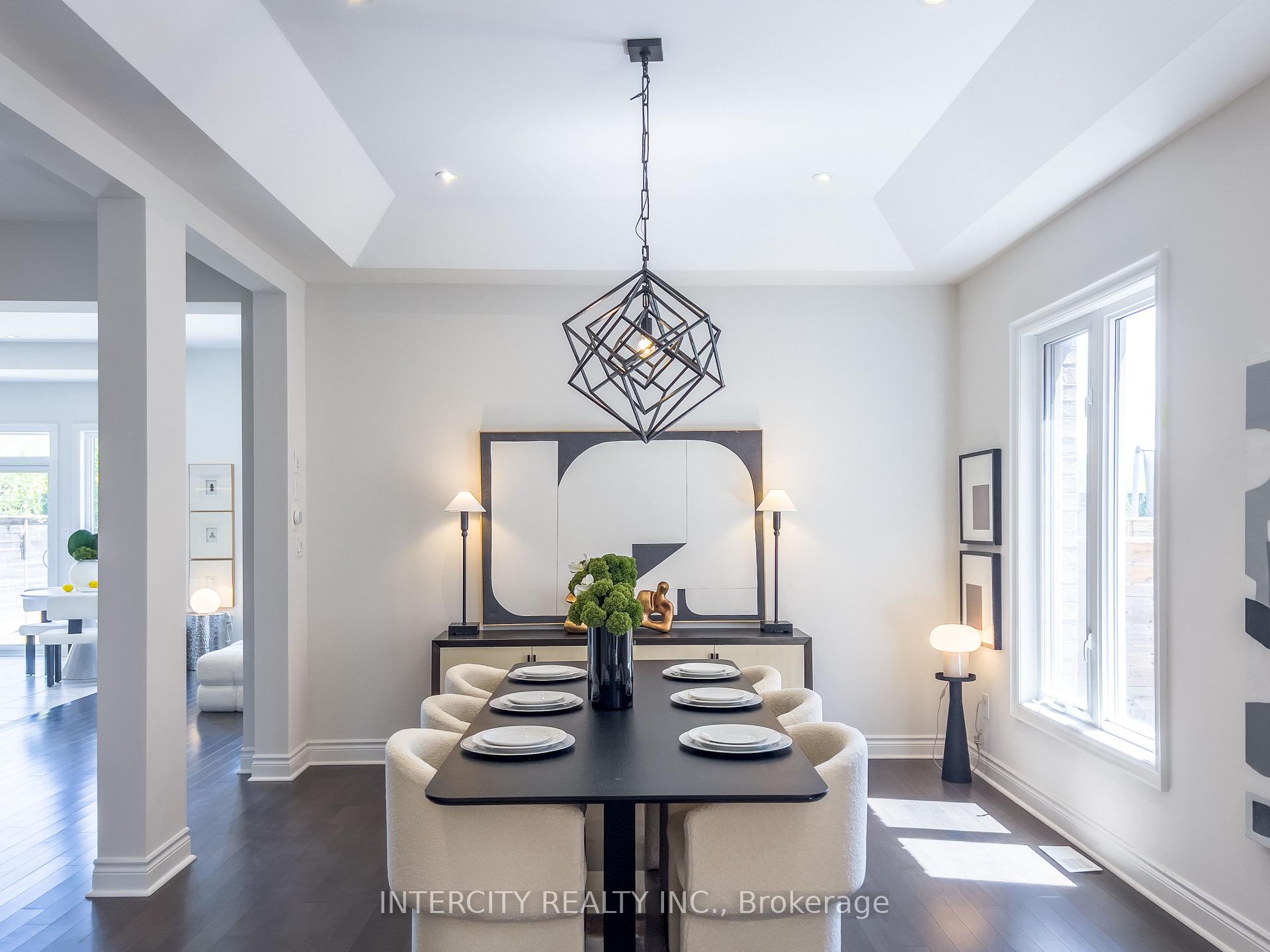 Photo 7 of 35 Cedarpoint Court, Vaughan, Patterson — HOMEH