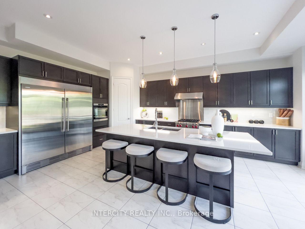 Photo 10 of 35 Cedarpoint Court, Vaughan, Patterson — HOMEH