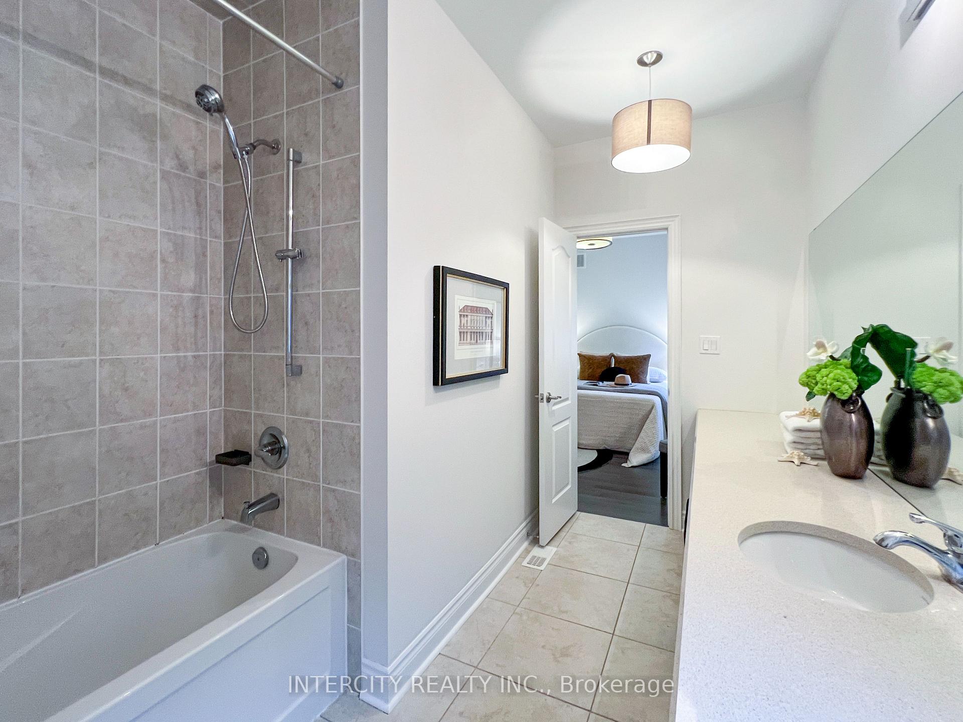 Photo 22 of 35 Cedarpoint Court, Vaughan, Patterson — HOMEH