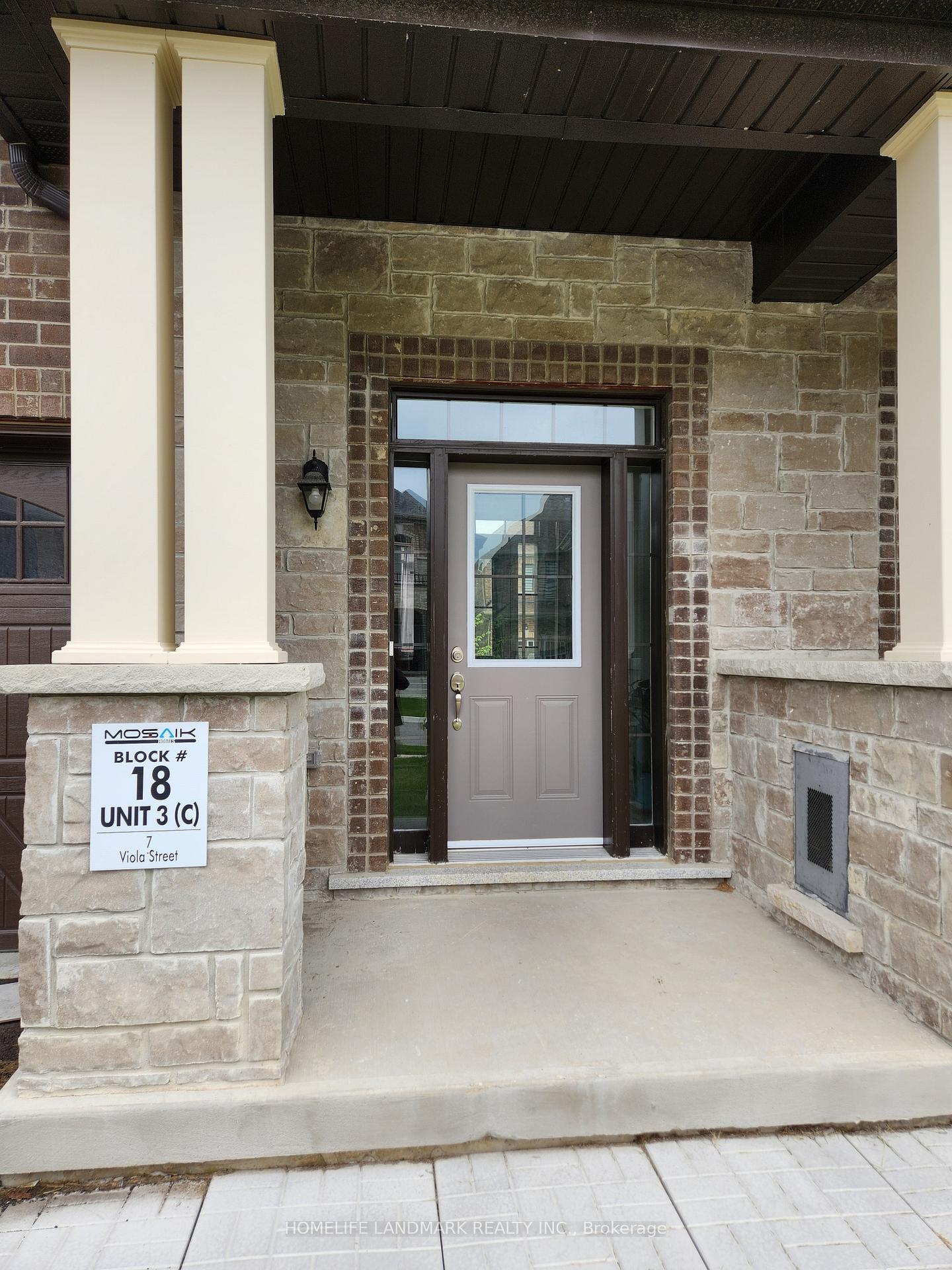 Photo 2 of 7 Viola Street, East Gwillimbury, Sharon — HOMEH