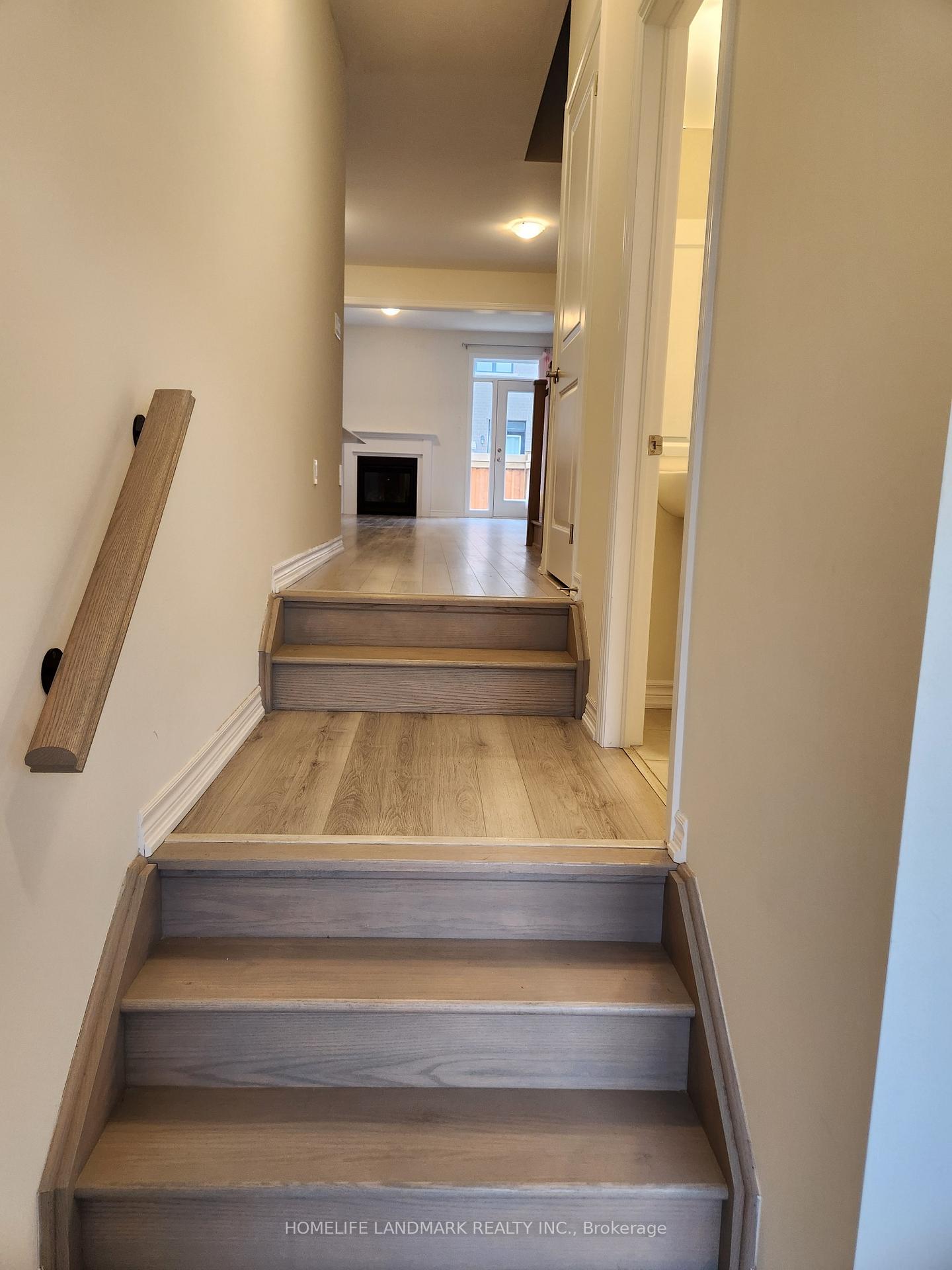 Photo 3 of 7 Viola Street, East Gwillimbury, Sharon — HOMEH