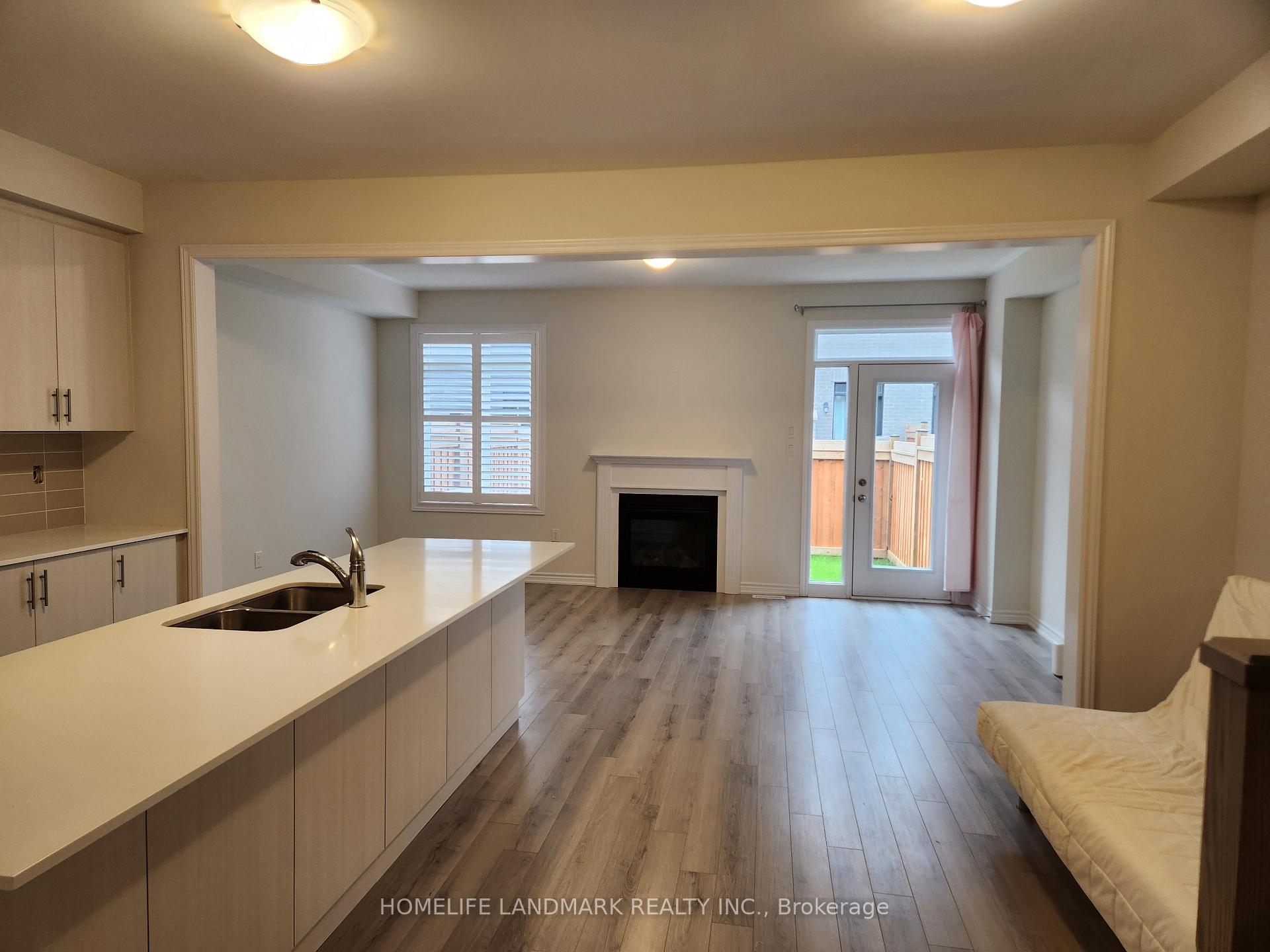 Photo 4 of 7 Viola Street, East Gwillimbury, Sharon — HOMEH