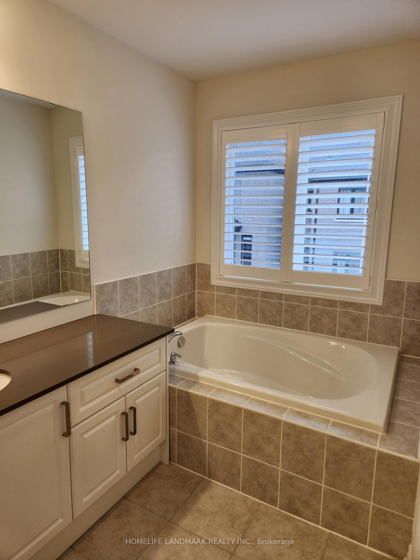Photo 8 of 7 Viola Street, East Gwillimbury, Sharon — HOMEH