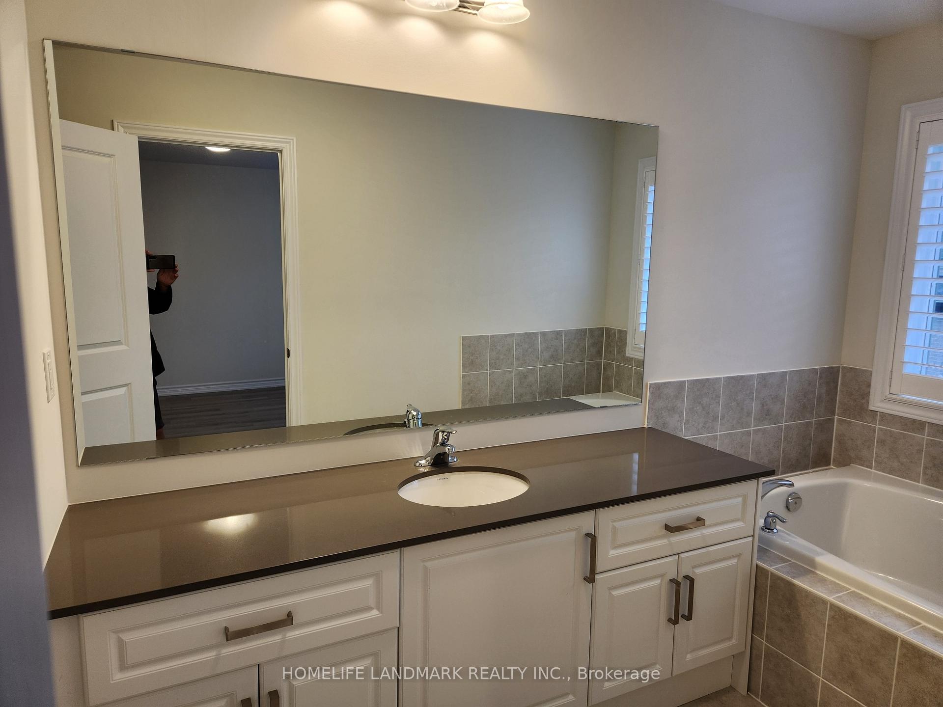 Photo 9 of 7 Viola Street, East Gwillimbury, Sharon — HOMEH