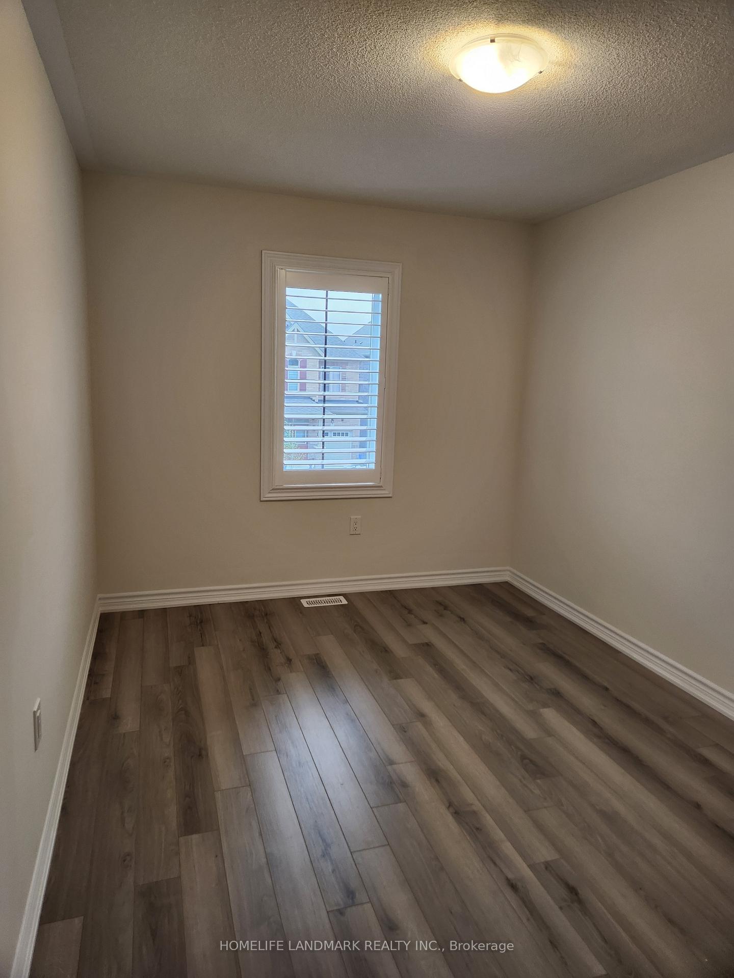 Photo 15 of 7 Viola Street, East Gwillimbury, Sharon — HOMEH