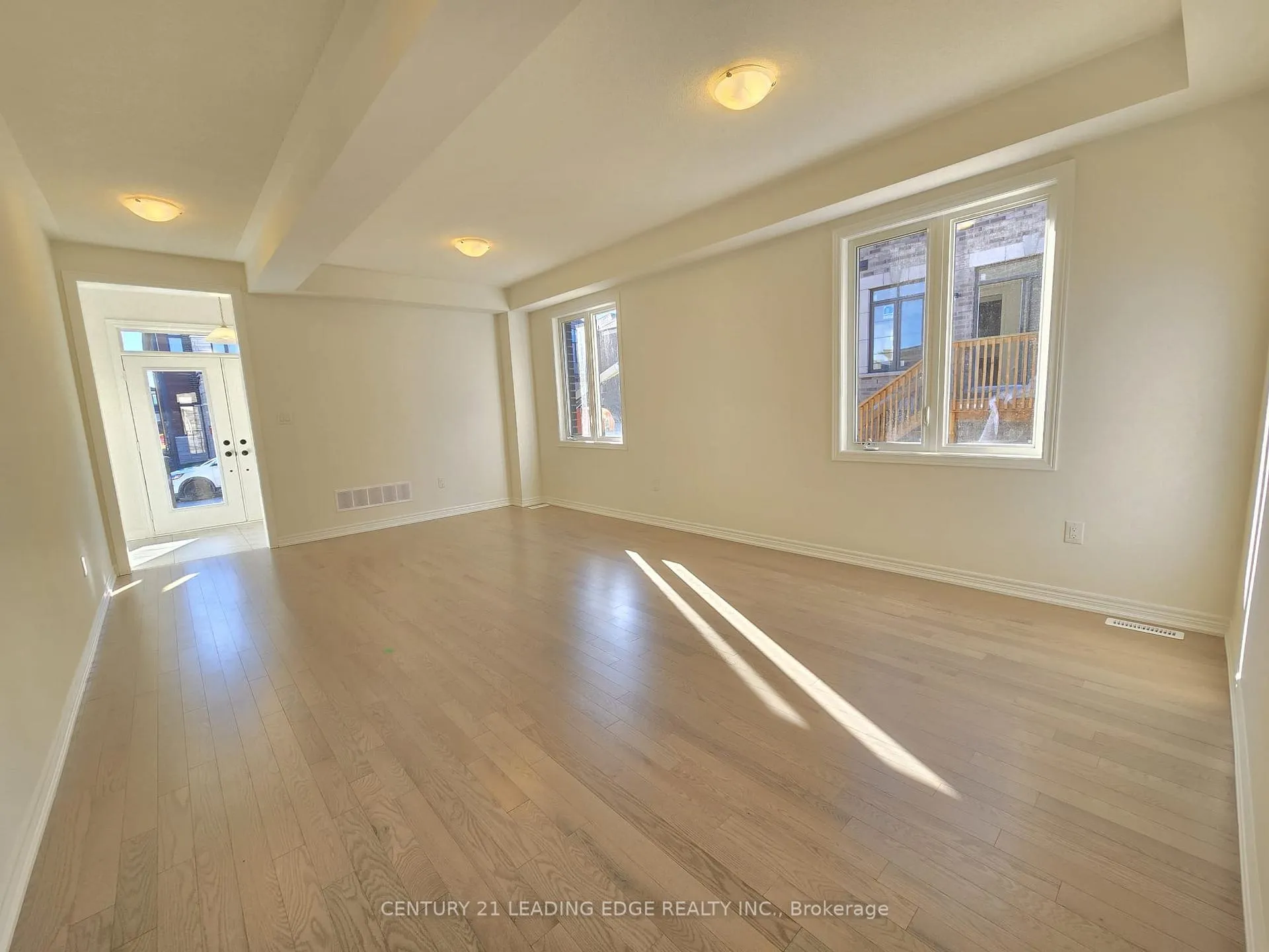 Photo 4 of 1826 Irish Moss Square, Pickering, Rural Pickering — HOMEH