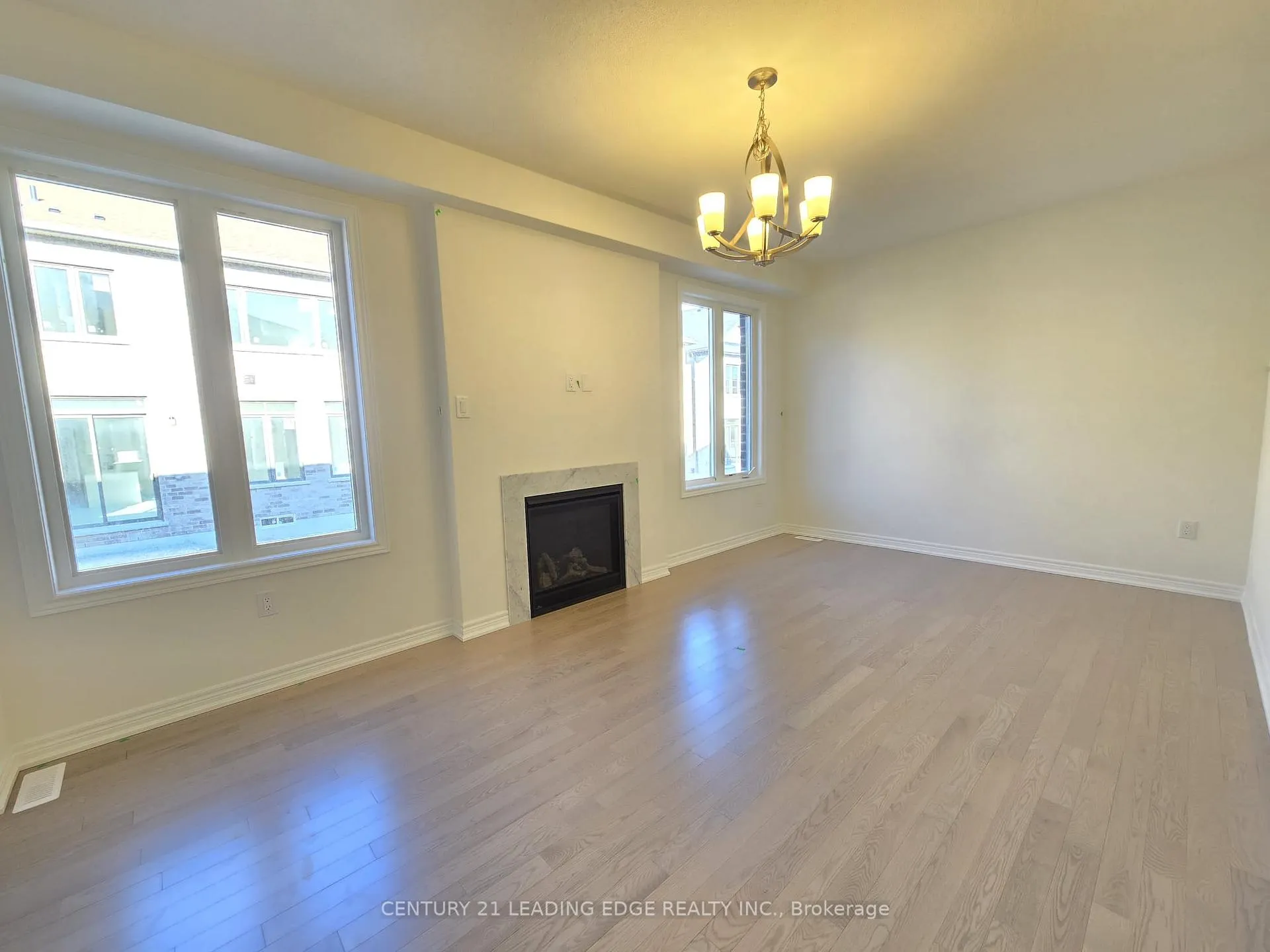 Photo 7 of 1826 Irish Moss Square, Pickering, Rural Pickering — HOMEH