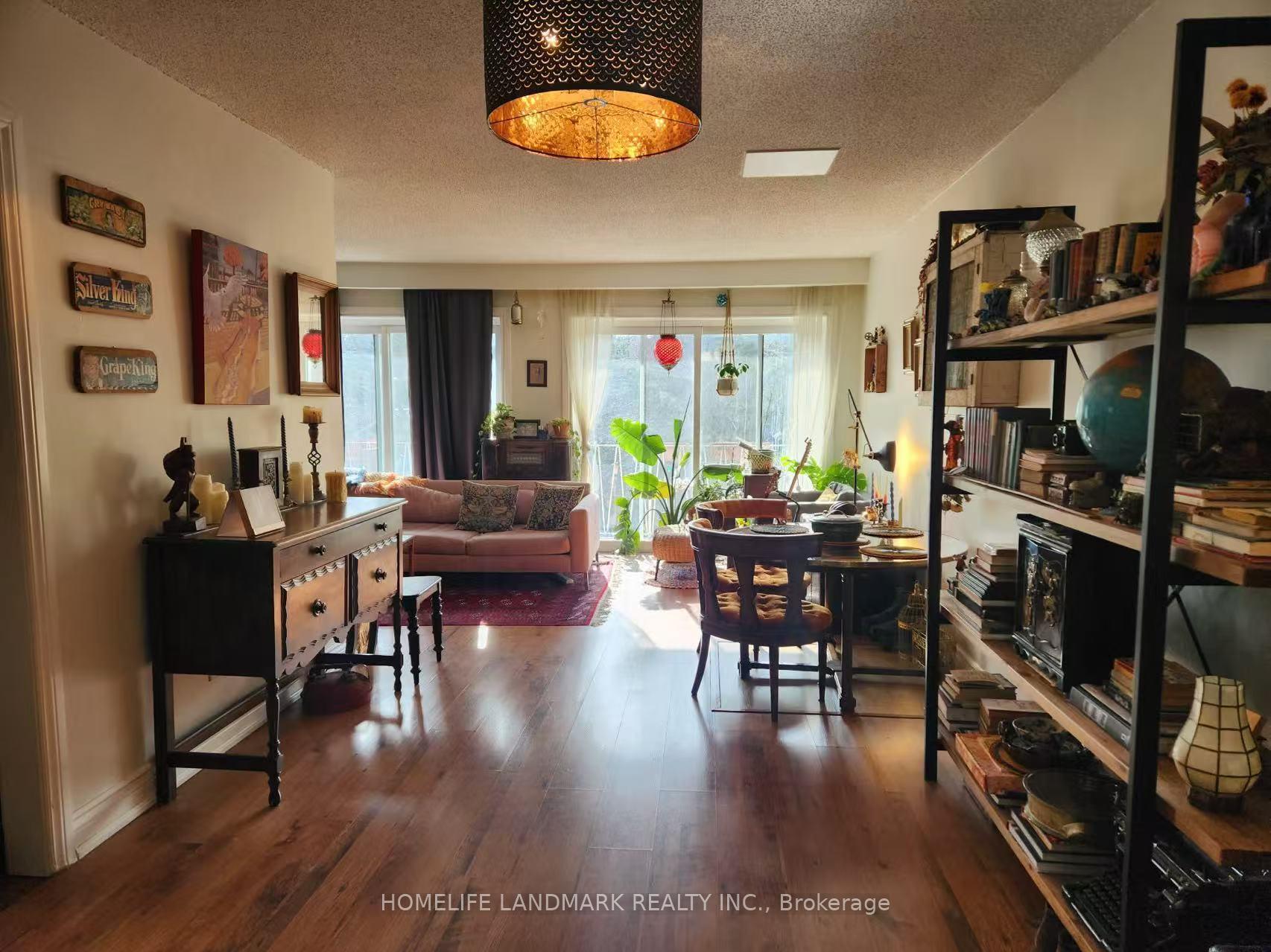 Photo 3 of Unit Upper, 213 Kenilworth Avenue, Toronto, The Beaches — HOMEH