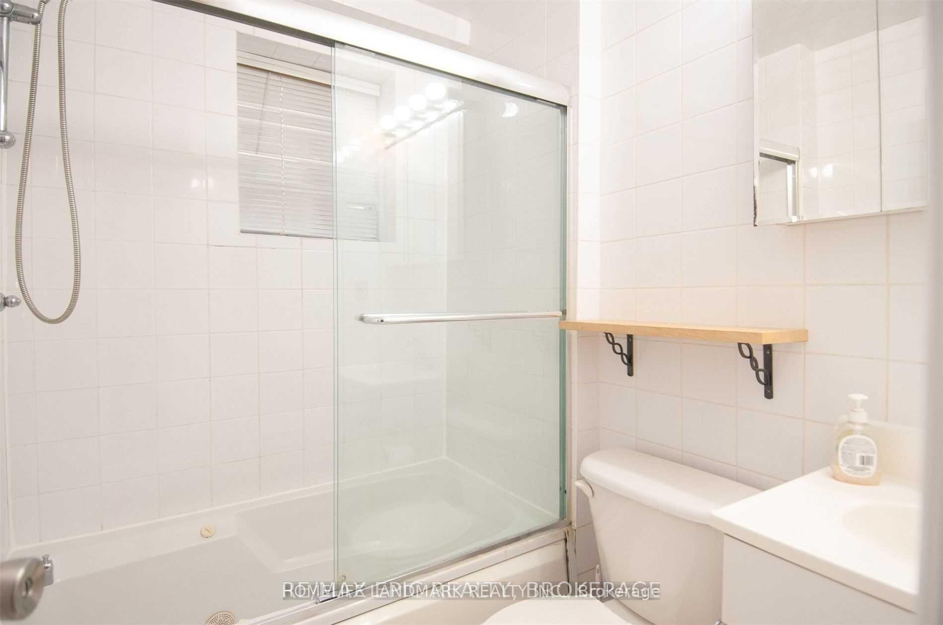 Photo 16 of Unit Upper, 213 Kenilworth Avenue, Toronto, The Beaches — HOMEH