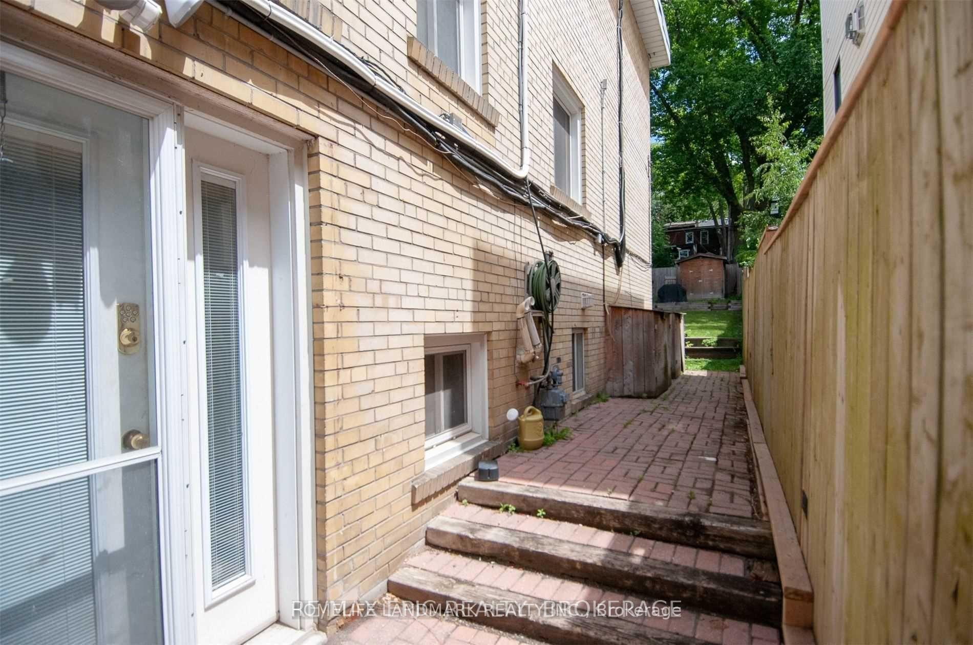 Photo 19 of Unit Upper, 213 Kenilworth Avenue, Toronto, The Beaches — HOMEH