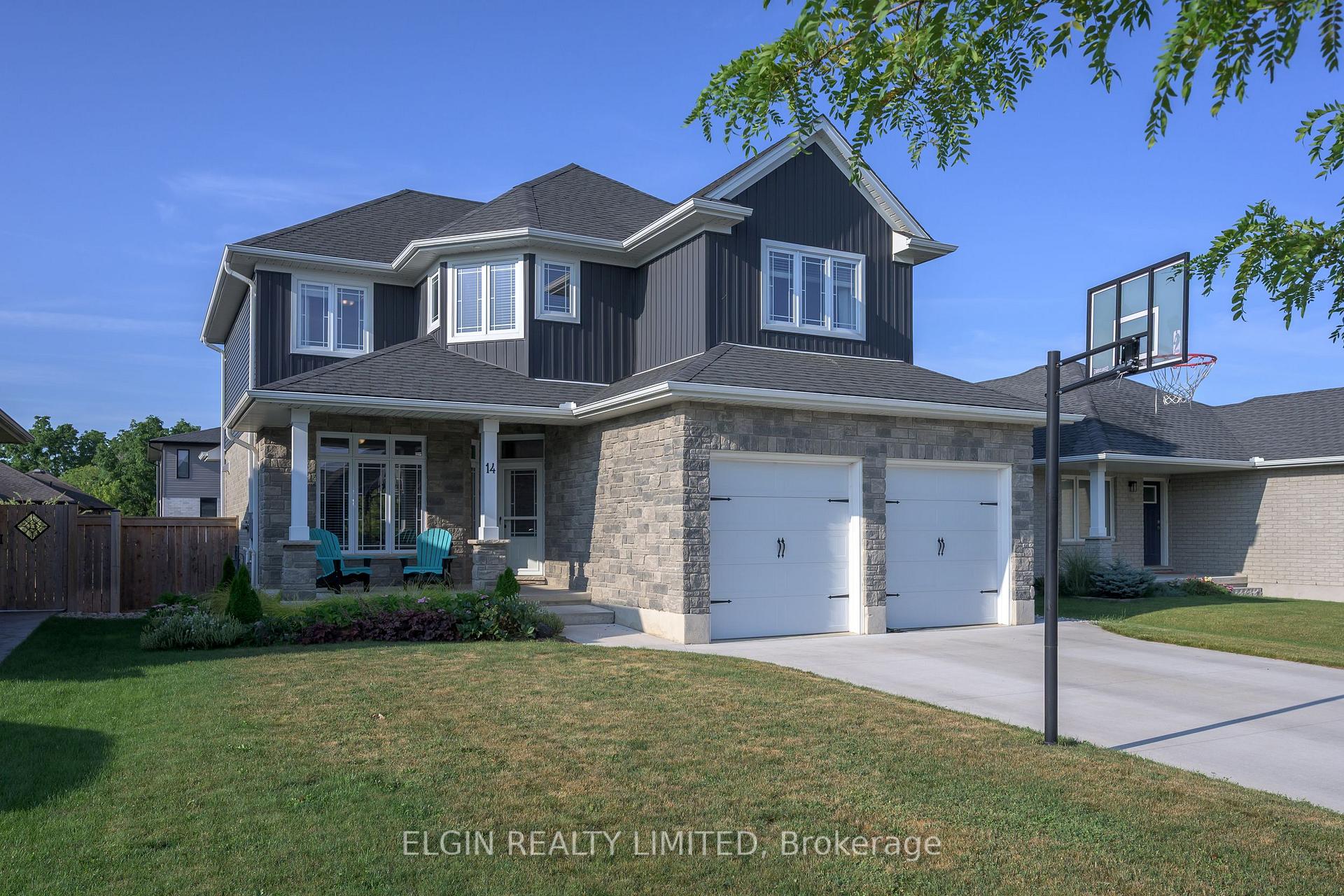Photo 2 of 14 Muirfield Drive, St. Thomas — HOMEH