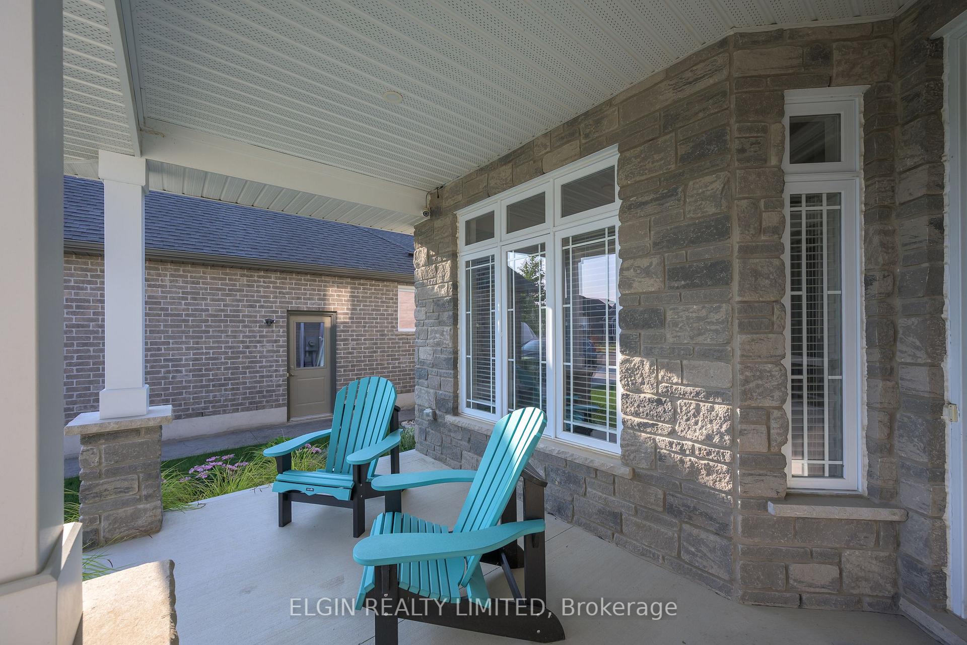 Photo 3 of 14 Muirfield Drive, St. Thomas — HOMEH