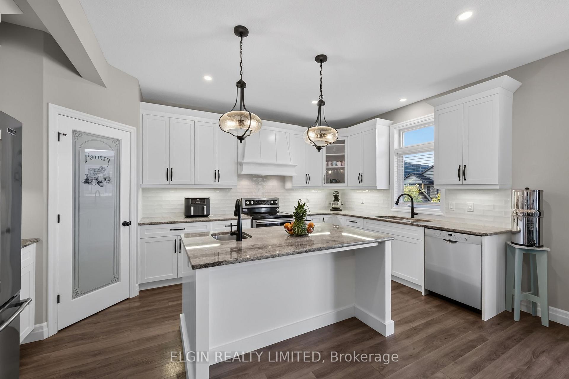 Photo 9 of 14 Muirfield Drive, St. Thomas — HOMEH