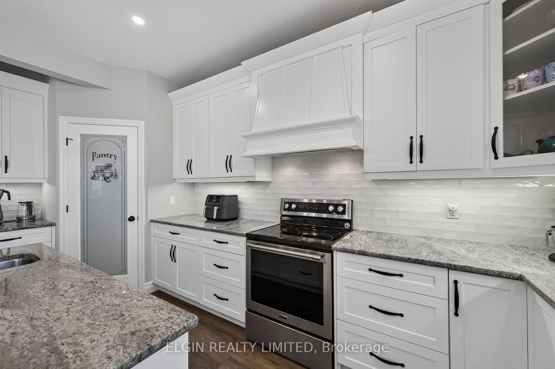 Photo 11 of 14 Muirfield Drive, St. Thomas — HOMEH