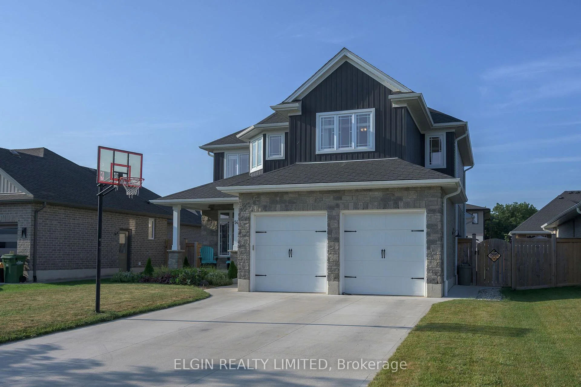 Photo 4 of 14 Muirfield Drive, St. Thomas — HOMEH